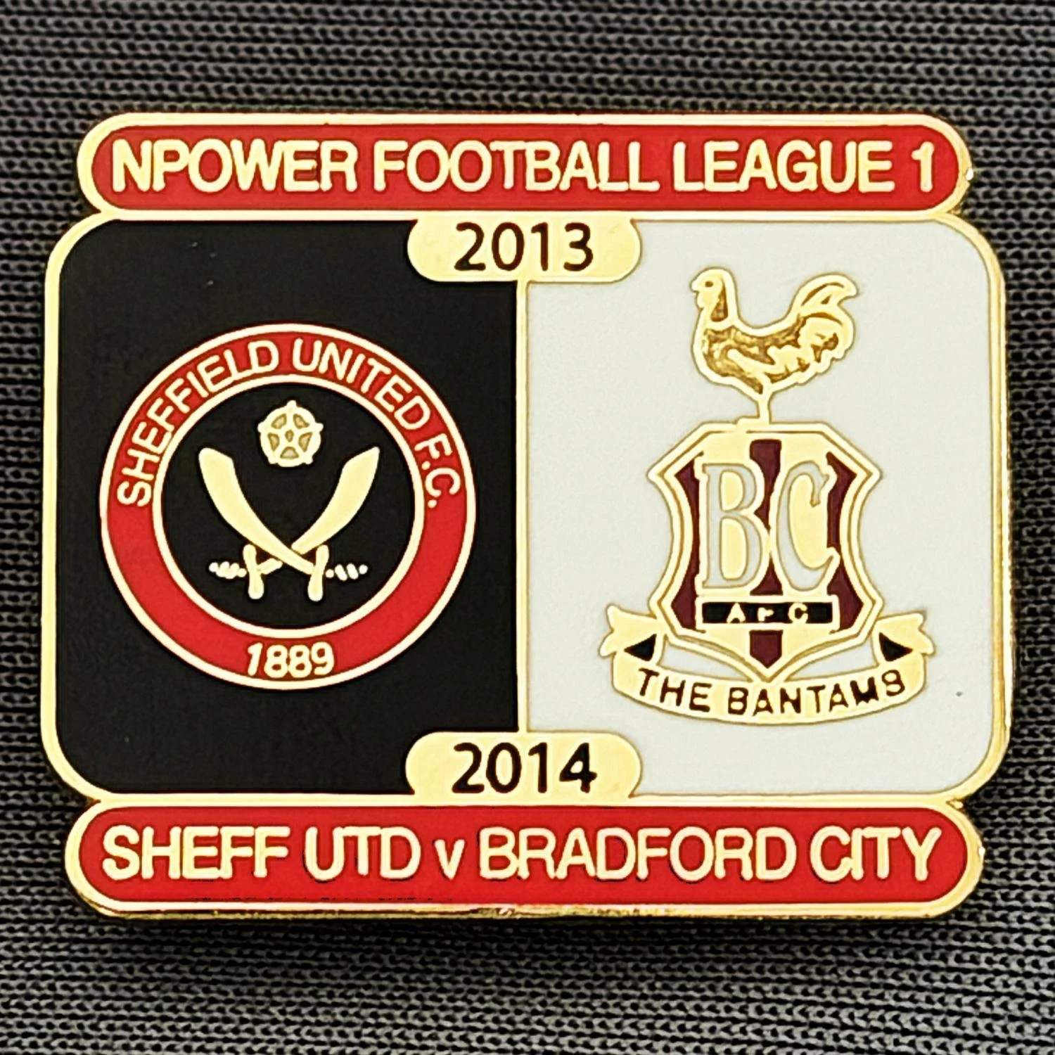 Reference Number: BCOFIX079
Size: H 21.7 mm x W 25.6 mm
Pin Type: Brooch Pin
Plating: Gold
Value: £5
Manufacturer: Unknown
Comments: Sheffield United v Bradford City, League One, Black & White Version