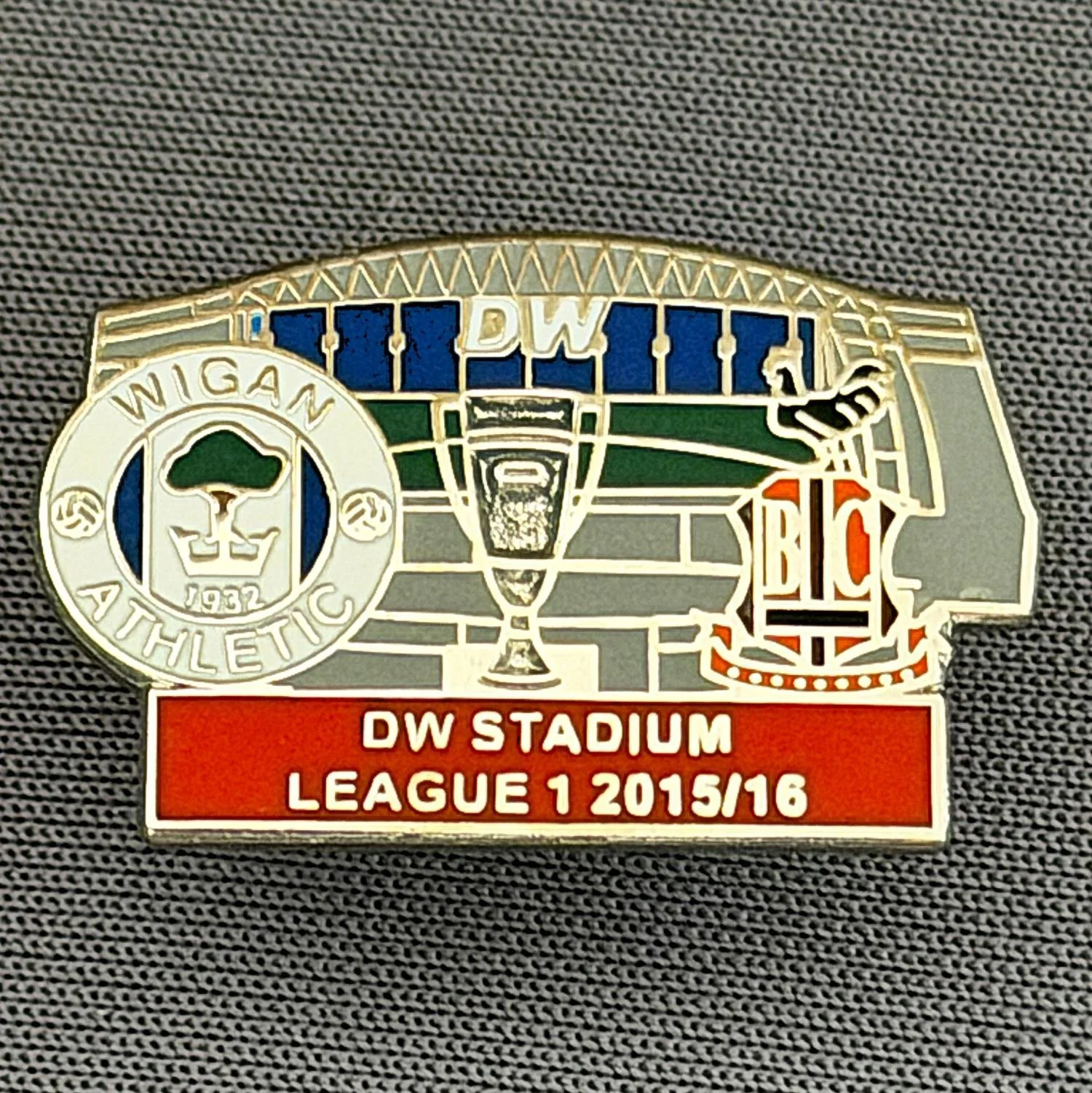 Reference Number: BCOFIX117
Size: H 15.8 mm x W 25 mm
Pin Type: Metal Clutch
Plating: Silver
Value: £5
Manufacturer: Unknown
Comments: Wigan v Bradford City, League One 2015/16, Red Version 