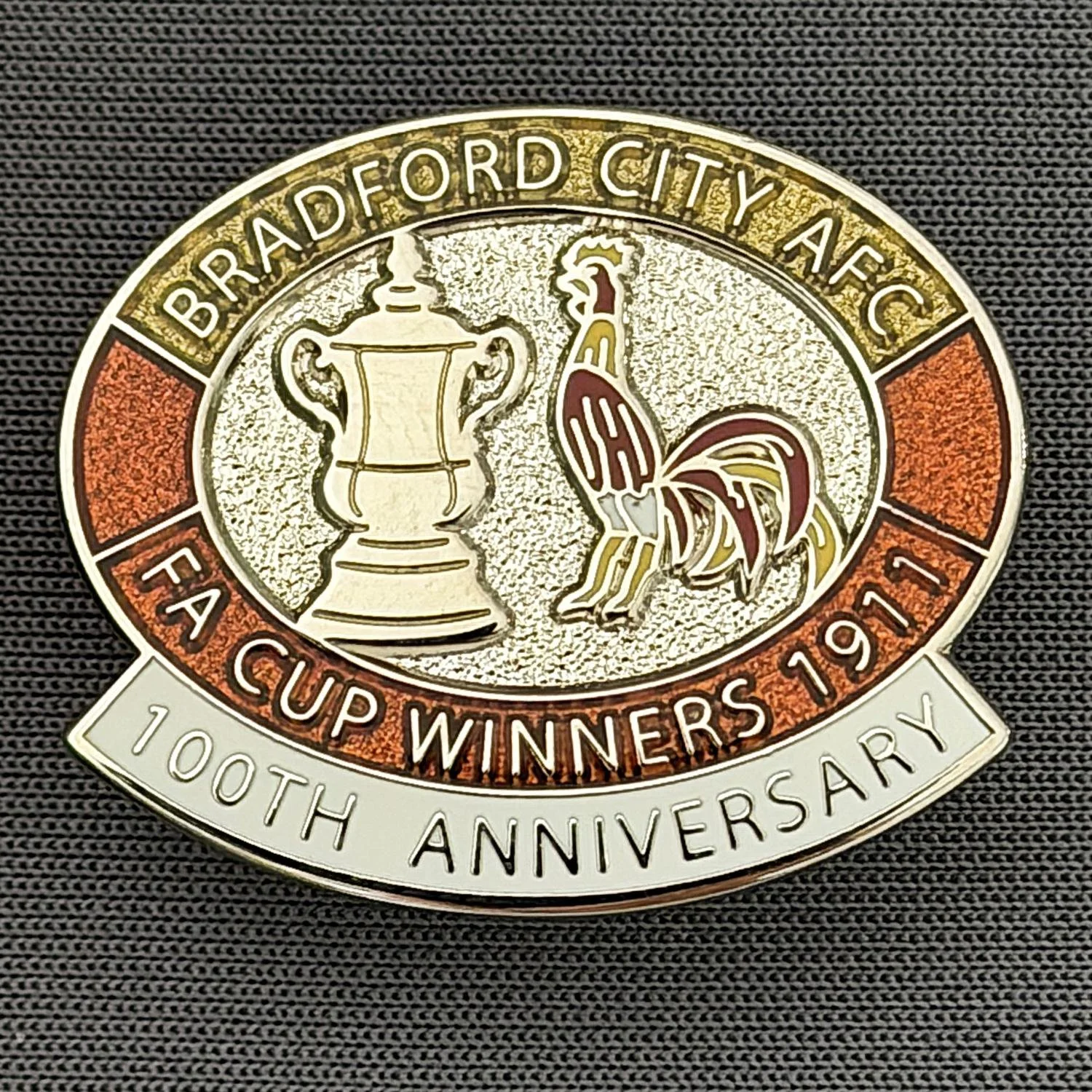Reference Number: BCEVE067
Size: H 23.6 mm x W 28.1 mm
Pin Type: Brooch Pin
Plating: Silver
Value: £8
Manufacturer: Paraders
Comments: 100th Anniversary F.A. Cup Winners, Bantam, White Version