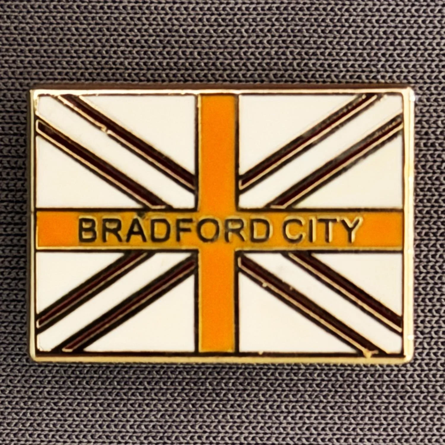 Reference Number: BCFLA034
Size: H 14.7 mm x W 20.5 mm
Pin Type: Brooch Pin
Plating: Antique Gold
Value: £6
Manufacturer: Not Known
Comments: Union Flag Bradford City, White Version
