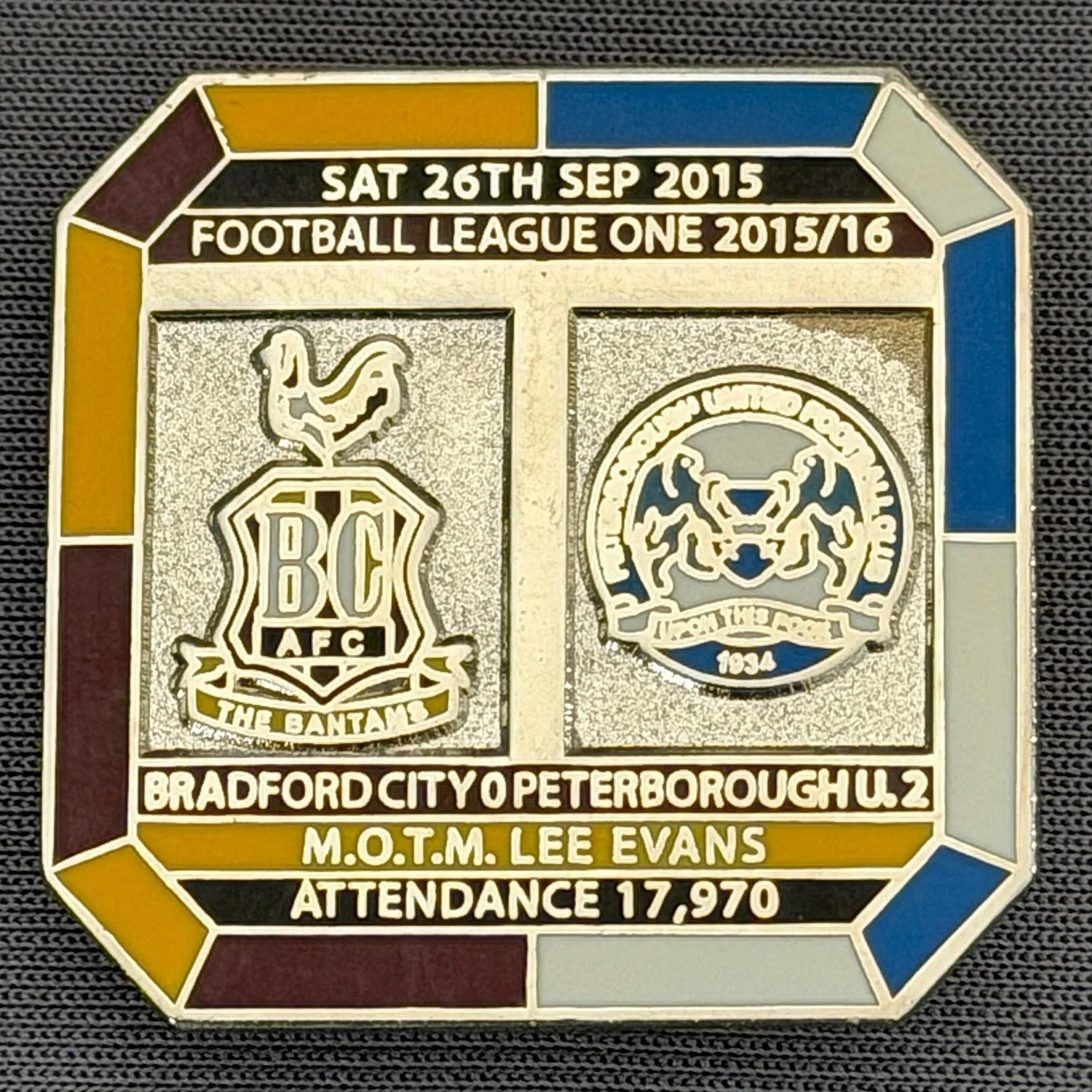 Reference Number: BCFIX350
Size: H 29.8 mm x W 29.8 mm
Pin Type: Brooch Pin
Plating: Gold
Value: £10
Manufacturer: Bradford City Badges
Comments: Bradford City v Peterborough 2015/16, Limited Edition of 10 Badges (Silver Version)