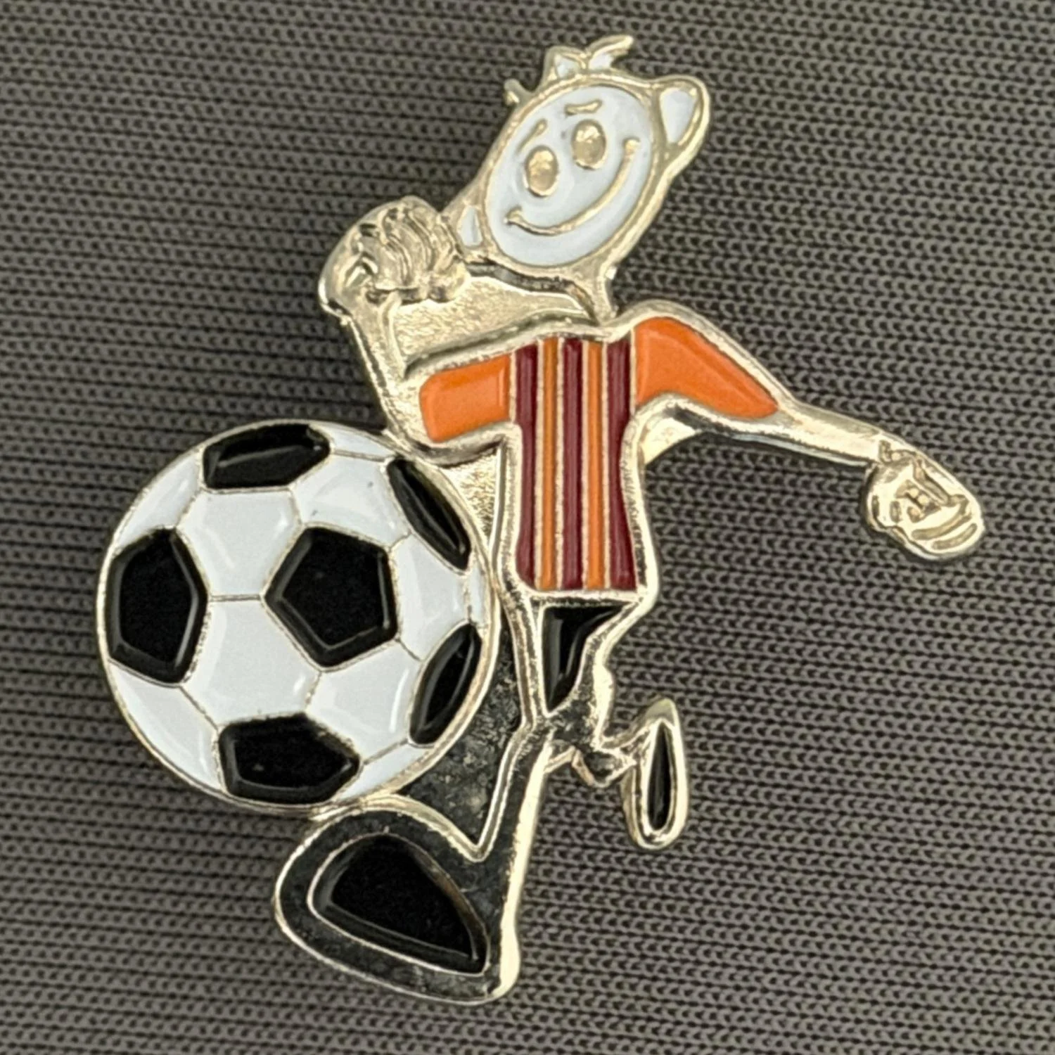 Reference Number: BCCTN052
Size: H 28.1 mm x W 25.3 mm
Pin Type: Metal Clutch
Plating: Silver
Value: £6
Manufacturer: Unknown
Comments: Character in City Kit