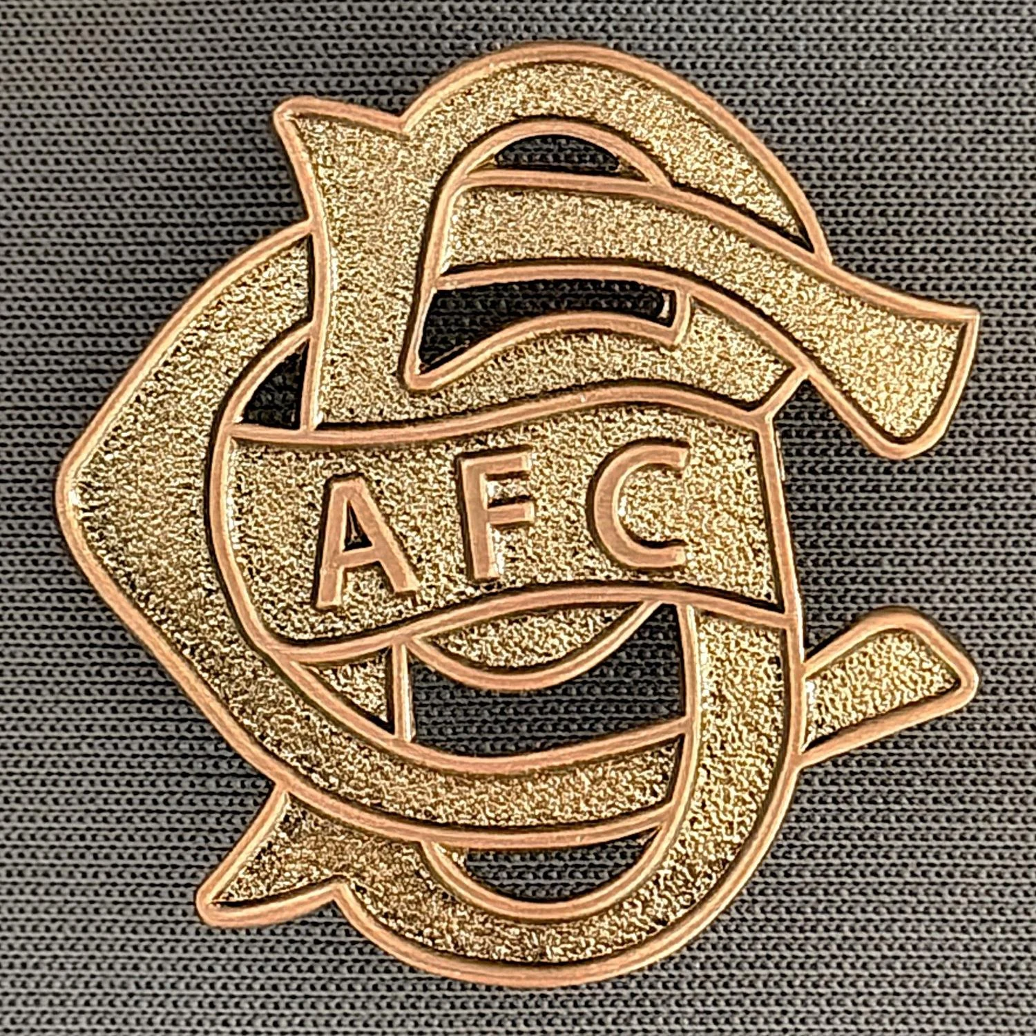 Reference Number: BCC&L063
Size: H 30 mm x 30 mm
Pin Type: Brooch Pin
Plating: Antique Bronze
Value: £8
Manufacturer: Paraders
Comments: BCAFC Ayrton Scroll Bronze