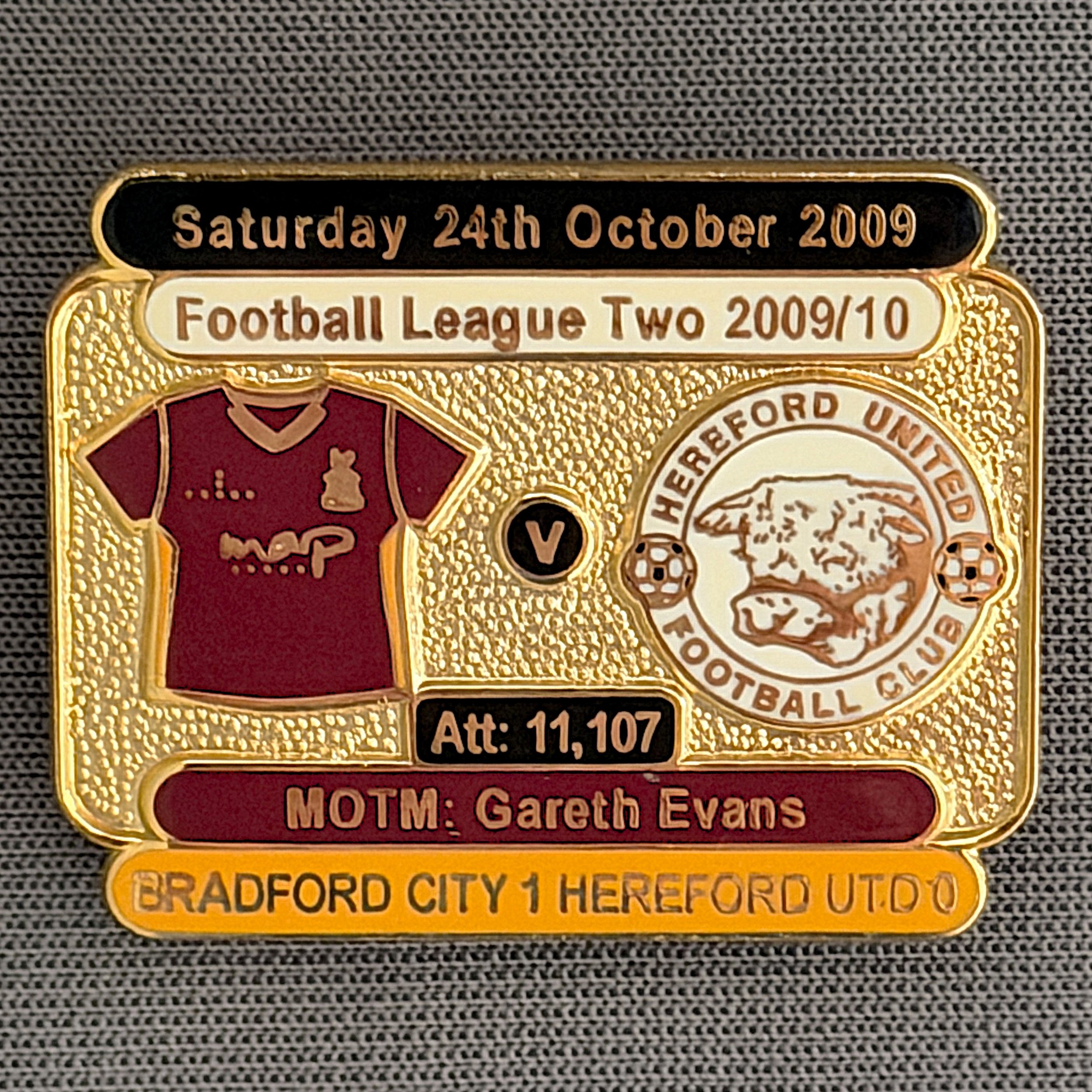 Reference Number: BCFIX030
Size: H 23.1 mm x W 29 mm
Pin Type: Brooch Pin
Plating: Gold
Value: £8
Manufacturer: Bradford City Badges
Comments: Bradford City v Hereford United 2009/10 Limited Edition 100 Badges