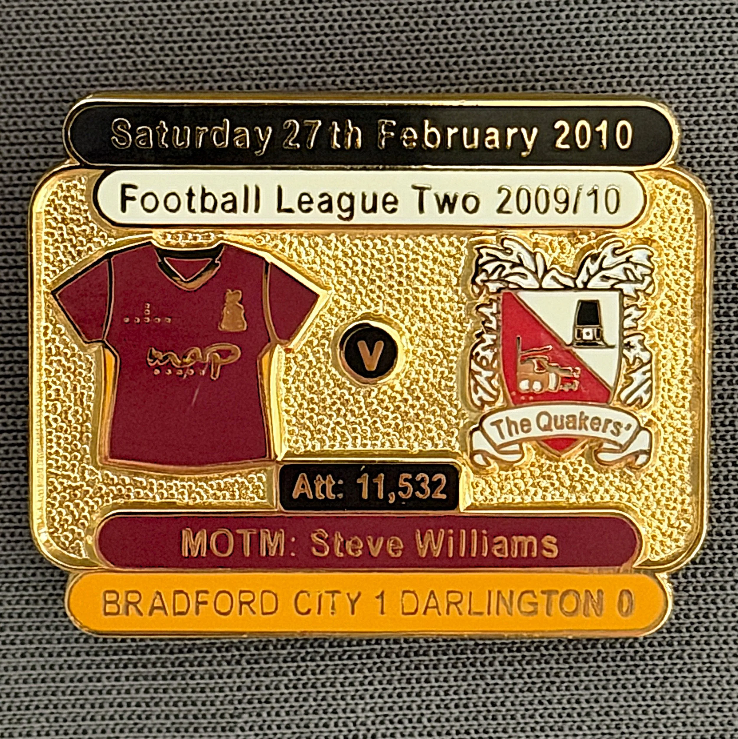 Reference Number: BCFIX039
Size: H 23.1 mm x W 29 mm
Pin Type: Brooch Pin
Plating: Gold
Value: £8
Manufacturer: Bradford City Badges
Comments: Bradford City v Darlington 2009/10 Limited Edition 100 Badges