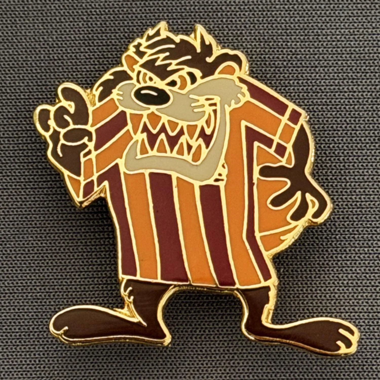 Reference Number: BCCTN003
Size: H 30 mm x W 27.8 mm
Pin Type: Brooch Pin
Plating: Gold
Value: £6
Manufacturer: Not Known
Comments: Tasmanian Devil in City Shirt