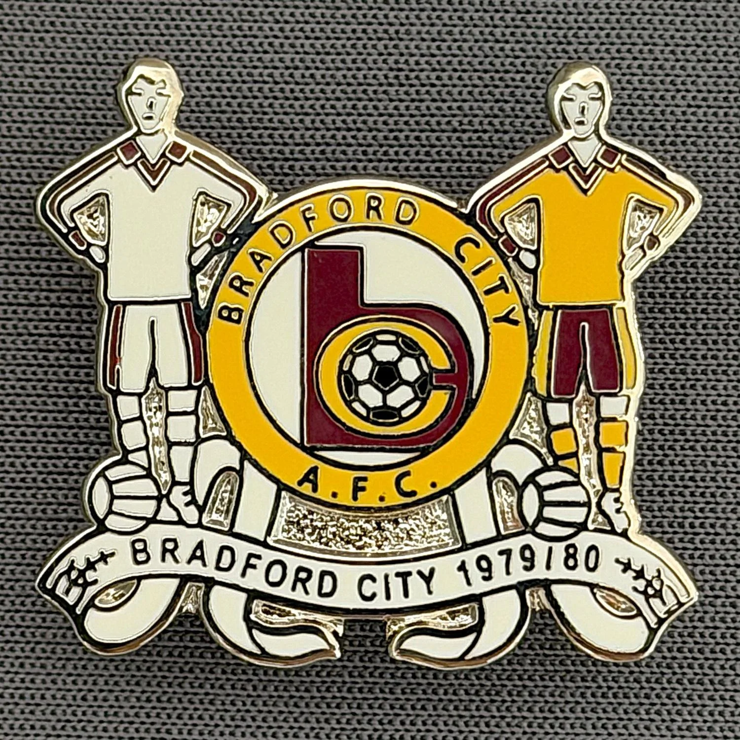Reference Number: BCEVE055
Size: H 23 mm x W 25.1 mm
Pin Type: Brooch Pin
Plating: Silver
Value: £8
Manufacturer: Paraders
Comments: Bradford City 1979/80