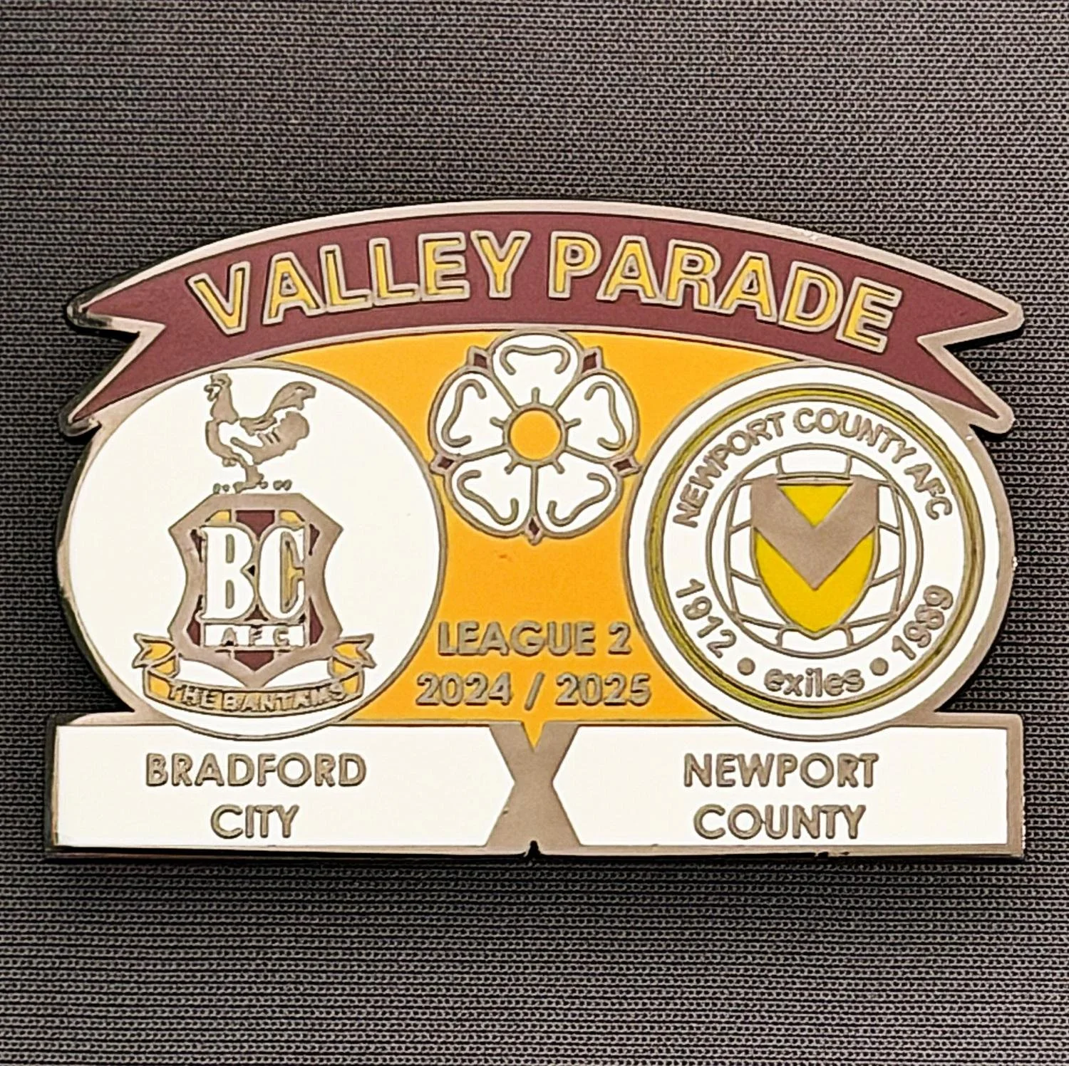 Reference Number: BCFIX420
Size: H 34.3 mm x W 50 mm
Pin Type: Brooch Pin
Plating: Black Nickel
Value: £5
Manufacturer: Unknown
Comments: Bradford City v Newport County 2024/25.