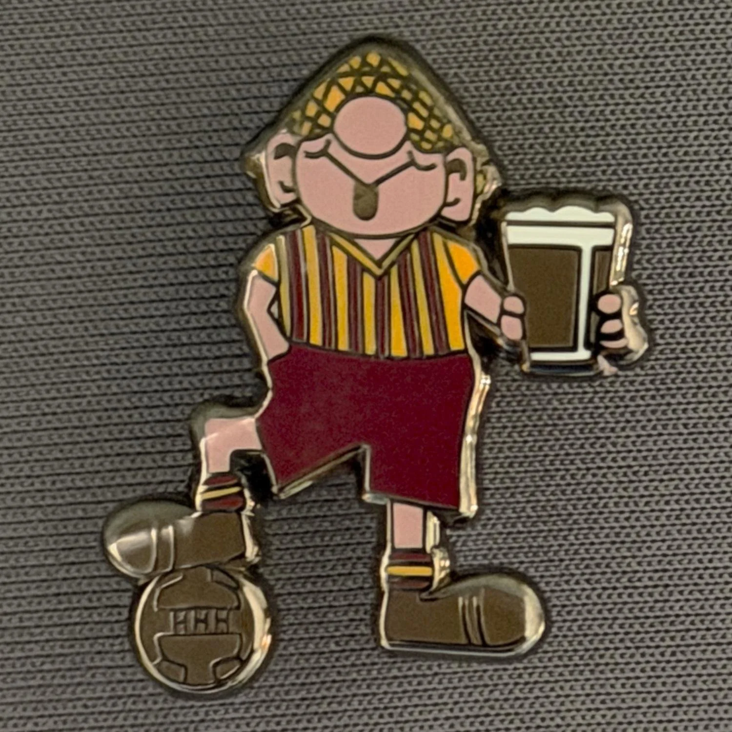 Reference Number: BCCTN053
Size: H 26.3 mm x W 24 mm
Pin Type: Plastic Clutch
Plating: Black Nickel
Value: £6
Manufacturer: Unknown
Comments: Andy Capp in City Kit