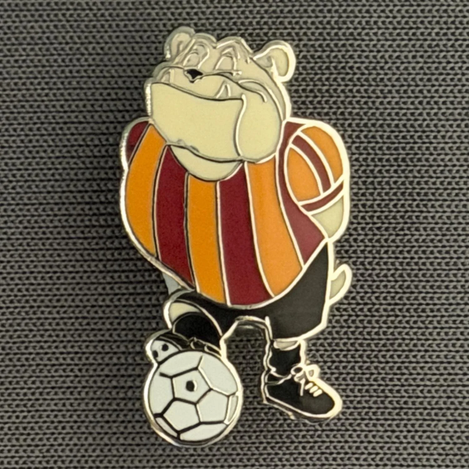 Reference Number: BCCTN047
Size: H 21.8 mm x W 12 mm
Pin Type: Brooch Pin
Plating: Silver
Value: £6
Manufacturer: Unknown
Comments: British Bulldog Bradford City Kit