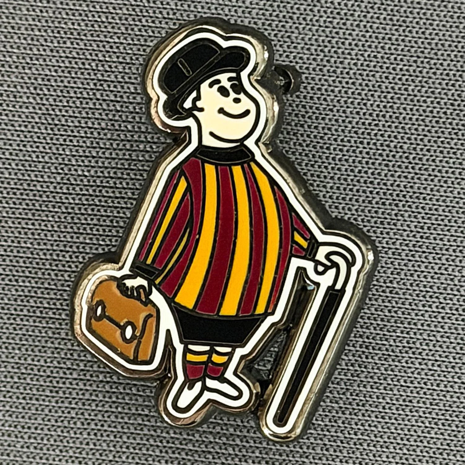 Reference Number: BCGEN104
Size: H 24.4 mm x W 17.5 mm
Pin Type: Brooch Pin
Plating: Black Nickel
Value: £6
Manufacturer: Unknown
Comments: City Gent, White Outline, 