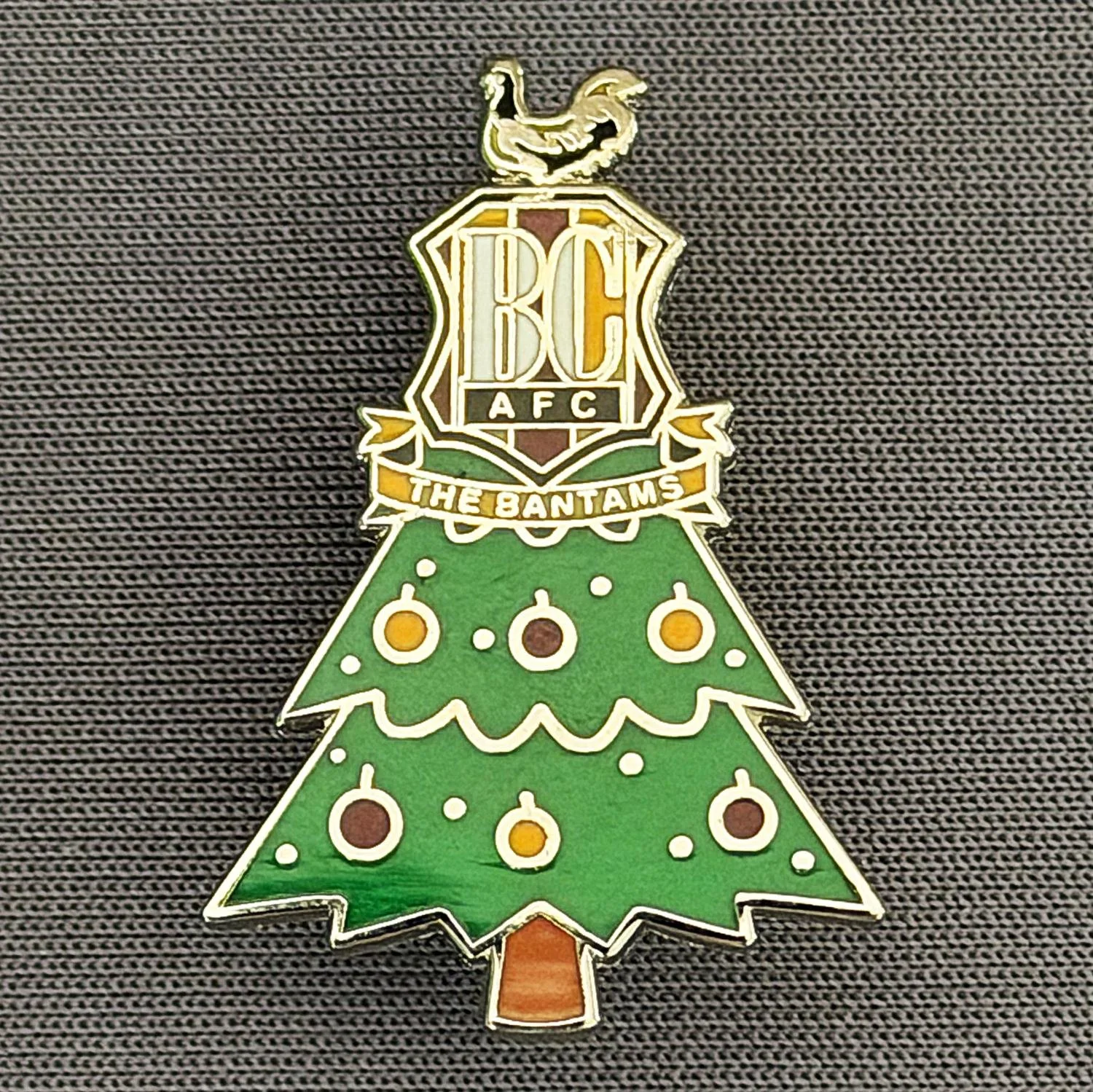 Reference Number: BCC&L157
Size: H 29.4 mm x 19.8 mm
Pin Type: Brooch Pin
Plating: Silver
Value: £6
Manufacturer: Unknown
Comments: BCAFC Crest Xmas Tree
