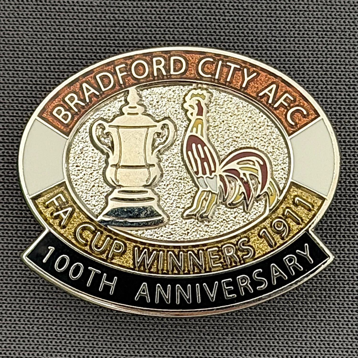 Reference Number: BCEVE065
Size: H 23.6 mm x W 28.1 mm
Pin Type: Brooch Pin
Plating: Silver
Value: £8
Manufacturer: Paraders
Comments: 100th Anniversary F.A. Cup Winners, Bantam