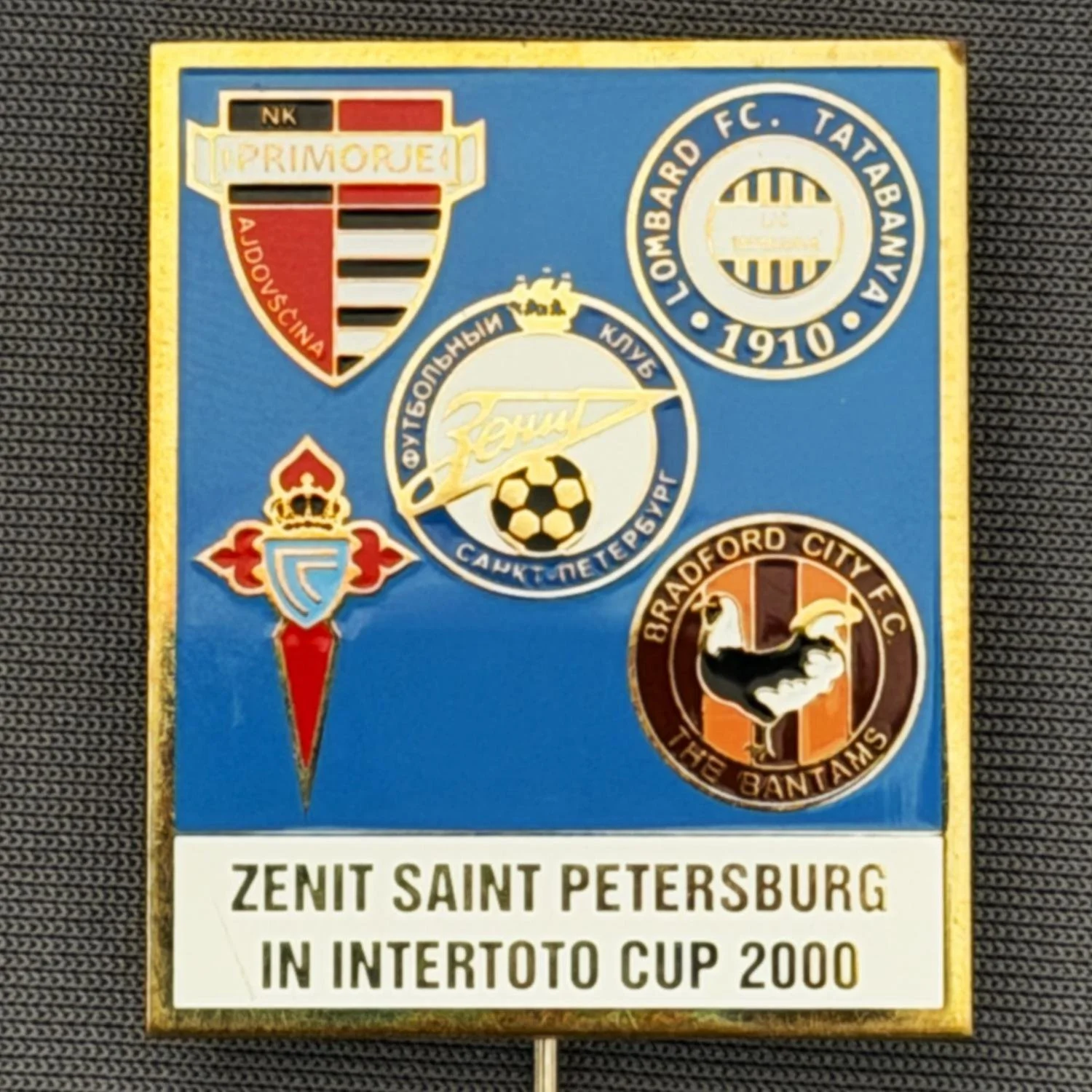 Reference Number: BCRUS041
Size: H 34.1 mm x 27.9 mm
Pin Type: Metal Stick Pin
Plating: Gold
Value: £12
Manufacturer: Unknown
Comments: Zenit Inter Toto Cup Opponents with City Logo