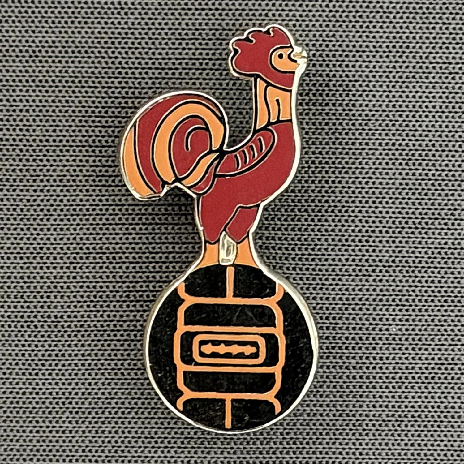 Reference Number: BCBAN030
Size: H 25 mm x W 11.9 mm
Pin Type: Brooch Pin
Plating: Silver
Value: £8
Manufacturer: Paraders
Comments: Claret & Orange, Bantam Ball Crest