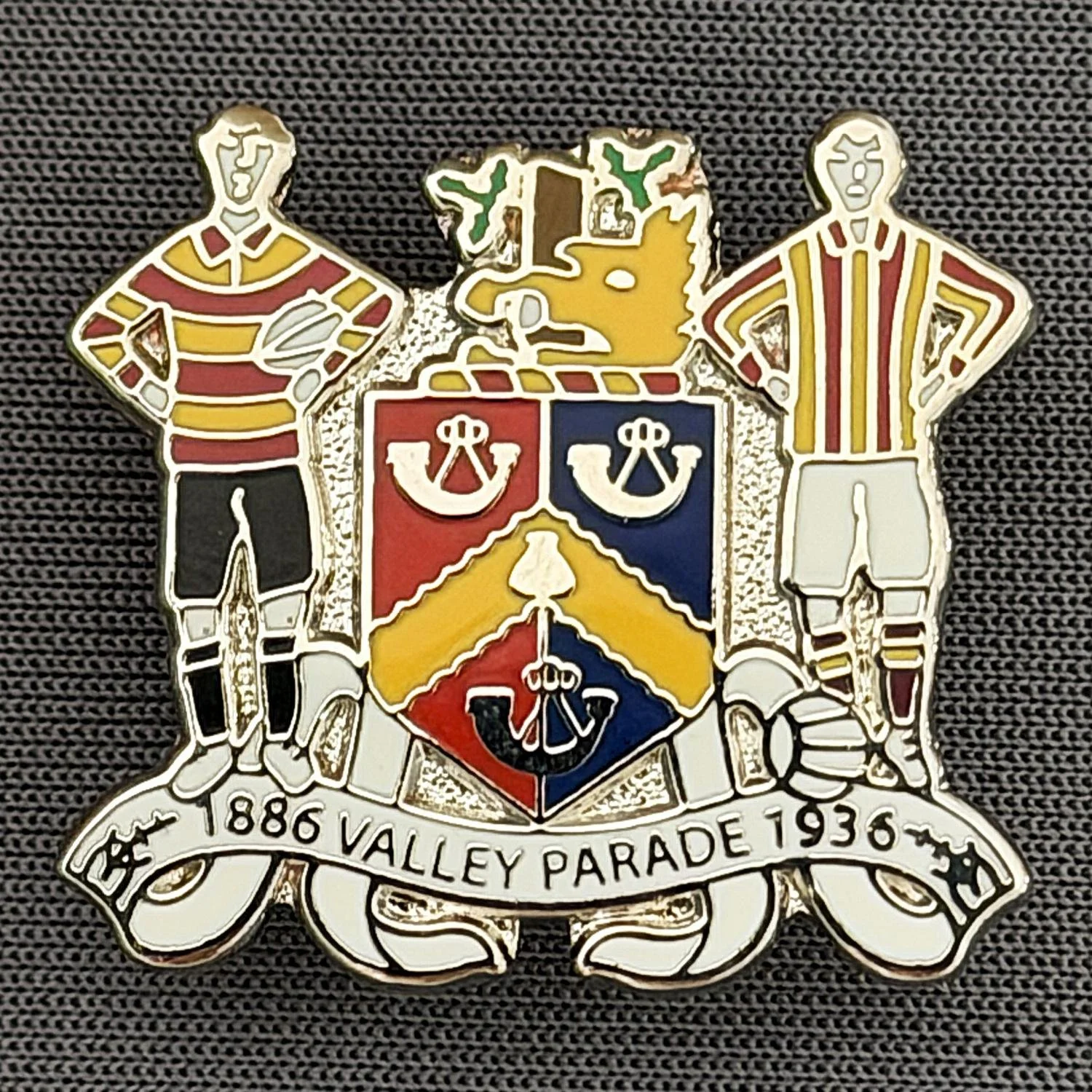 Reference Number: BCEVE050
Size: H 23 mm x W 25.1 mm
Pin Type: Brooch Pin
Plating: Silver
Value: £8
Manufacturer: Paraders
Comments: Bradford City 1886-1936