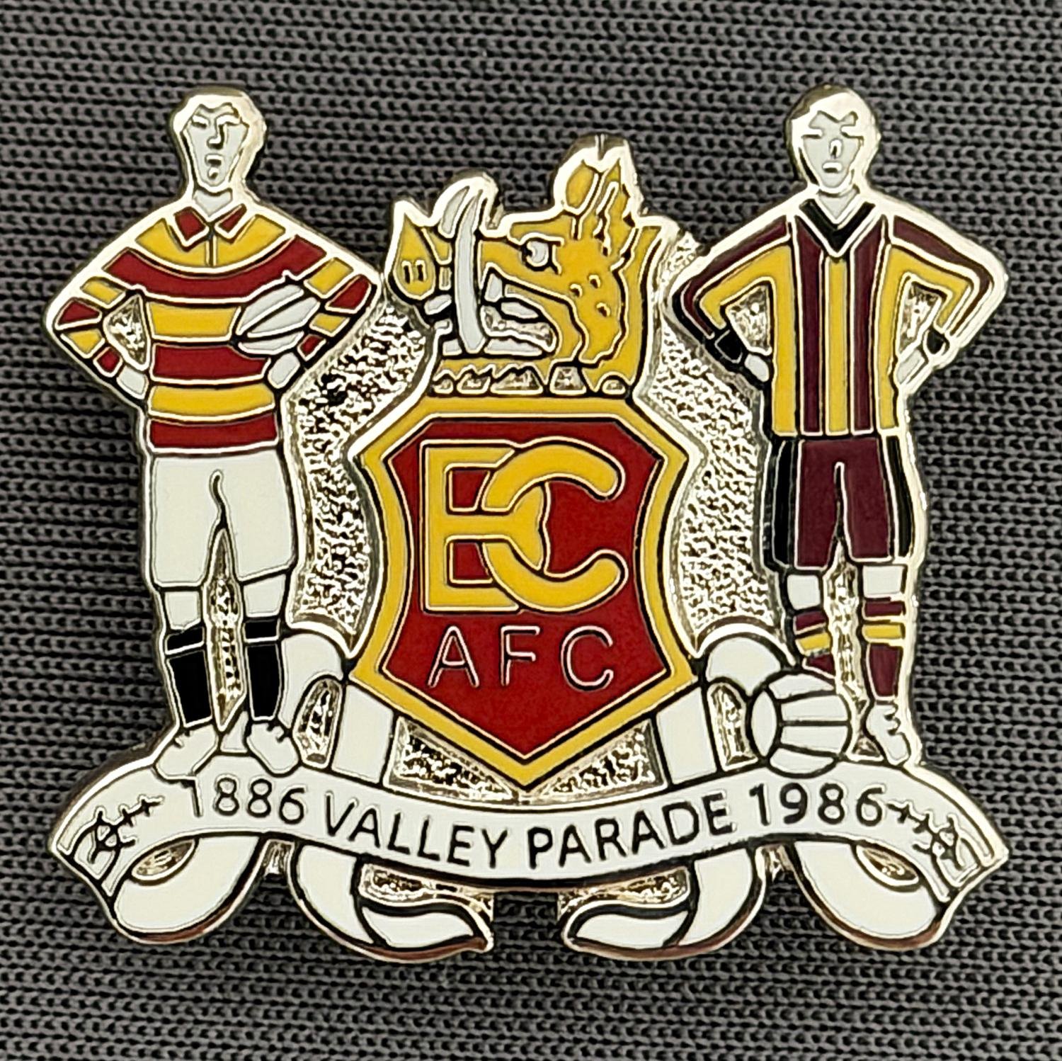 Reference Number: BCEVE059
Size: H 23 mm x W 25.1 mm
Pin Type: Brooch Pin
Plating: Silver
Value: £8
Manufacturer: Paraders
Comments: Valley Parade 1886-1986