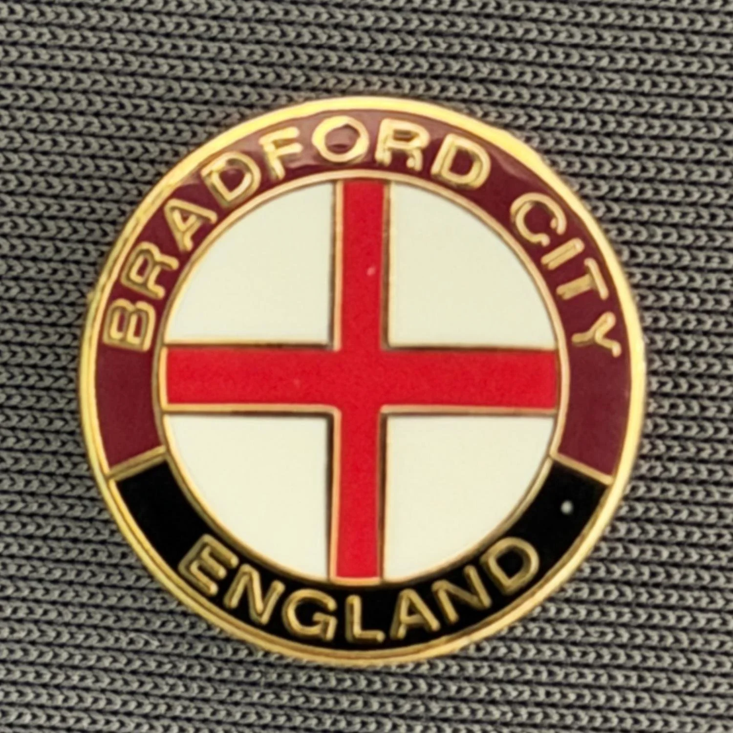 Reference Number: BCFLA020
Size: D 15.3 mm
Pin Type: Metal Clutch
Plating: Gold
Value: £6
Manufacturer: Andy Stokes
Comments: Circular St George Cross, Bradford City, England, Claret & Black