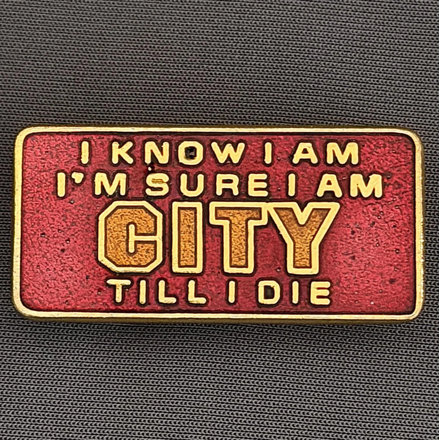 Reference Number: BCBCFC007
Size: H 18.5 mm x W 38.5 mm
Pin Type: Brooch Pin
Plating: Gold
Value: £10
Manufacturer: Unknown
Comments: I Know I Am, I'm Sure I Am, City Till I Die