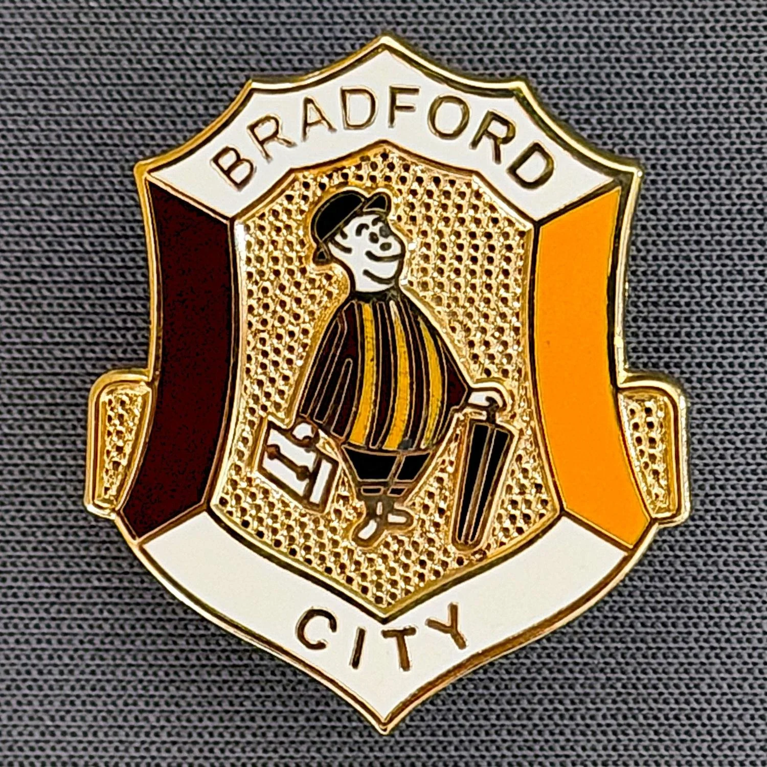 Reference Number: BCGEN046
Size: H 26.1 mm x W 22.4 mm
Pin Type: Plastic Clutch
Plating: Gold
Value: £8
Manufacturer: Andy Stokes
Comments: Claret, Amber & White City Gent Shield