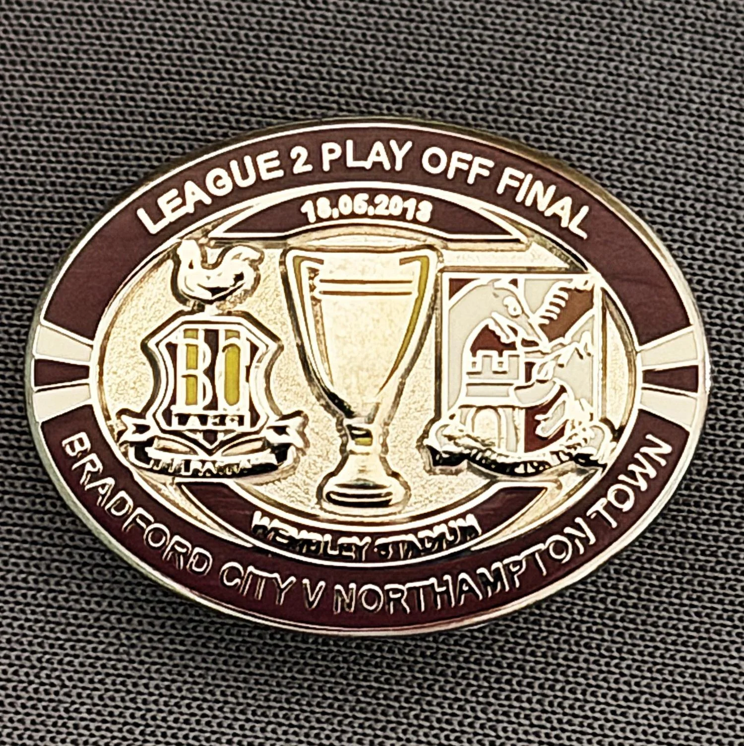 Reference Number: BCOFIX023
Size: H 19.3 mm x W 25.2 mm
Pin Type: Brooch Pin
Plating: Silver
Value: £6
Manufacturer: Unknown
Comments: League 2 Play Off Final City v Northampton Town 2013, Claret & White Version