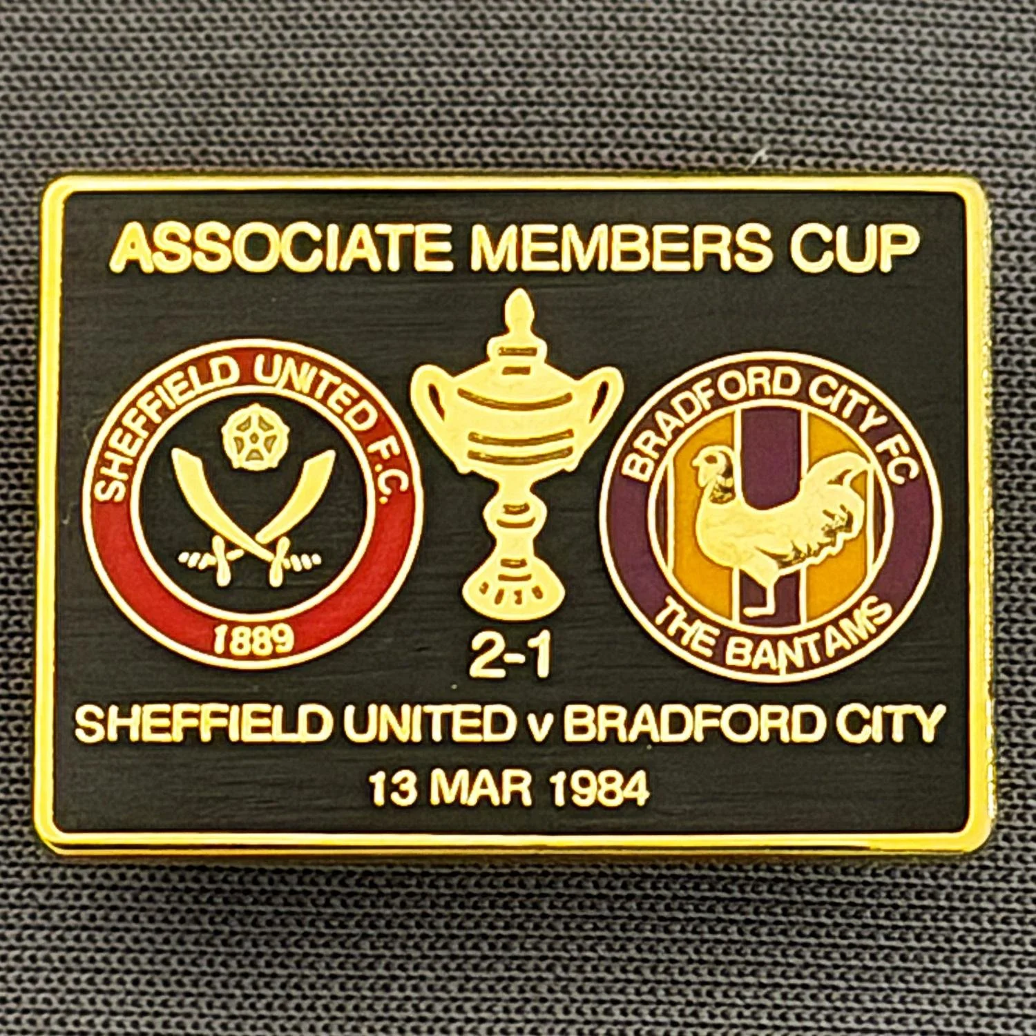 Reference Number: BCOFIX061
Size: H 18.9 mm x W 25.9 mm
Pin Type: Brooch Pin
Plating: Gold
Value: £6
Manufacturer: Unknown
Comments: Sheffield United v Bradford City Associate Members Cup 1984, Black Version