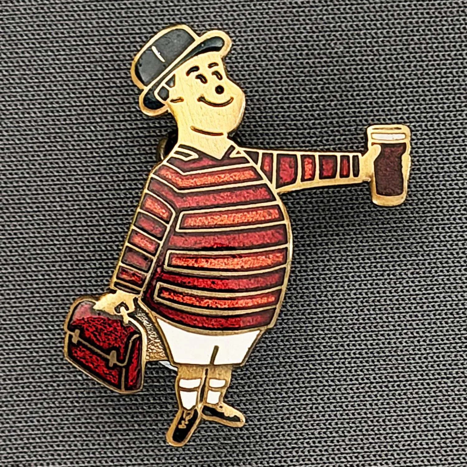 Reference Number: BCGEN065
Size: H 28.8 mm x W 20.9 mm
Pin Type: Brooch Pin
Plating: Antique Bronze
Value: £20
Manufacturer: Bradford City Badges
Comments: City Gent Beer Cloisonne, Claret Briefcase. One Off Badge.