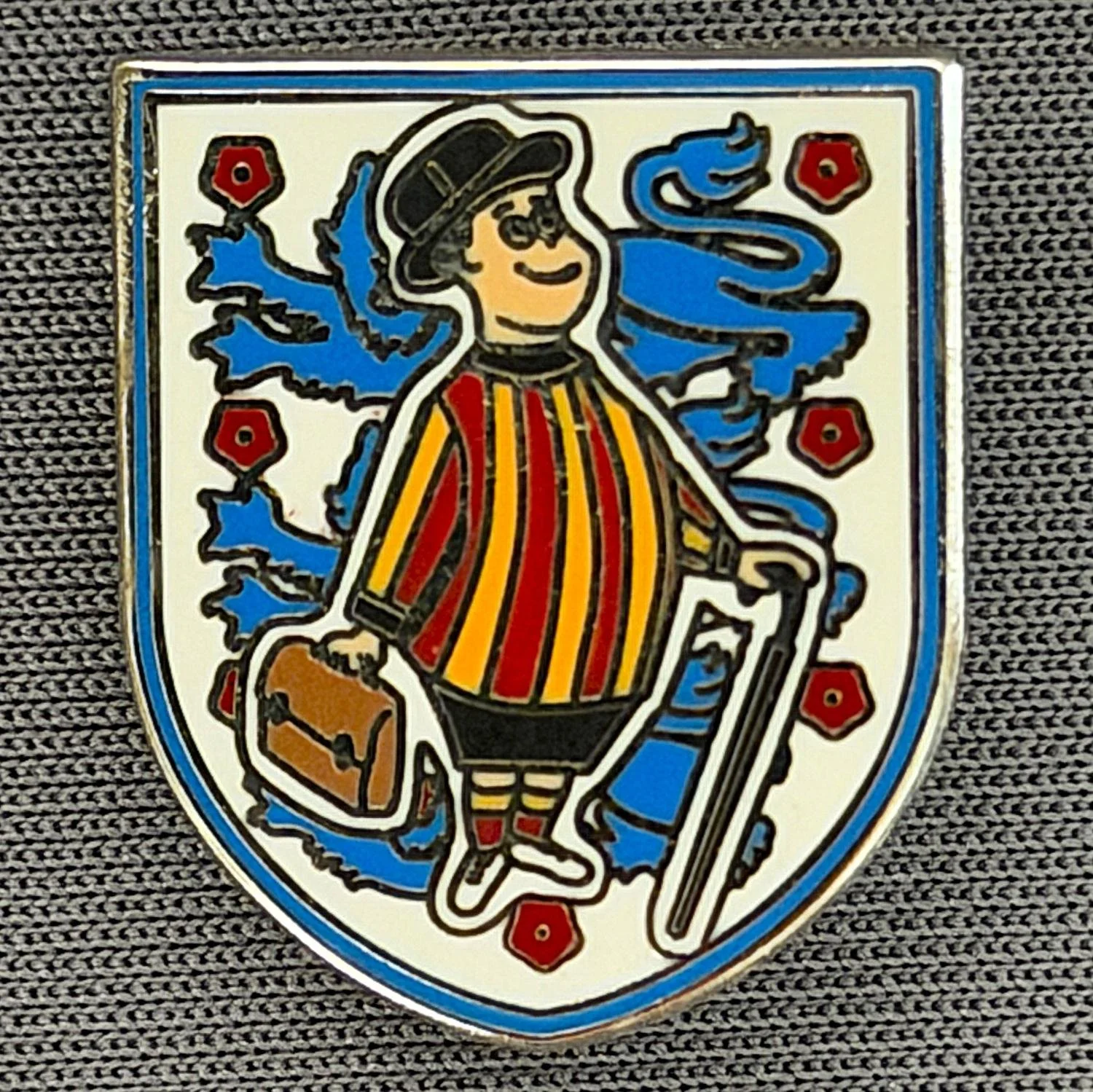 Reference Number: BCGEN118
Size: H 20.8 mm x W 17.7 mm
Pin Type: Brooch Pin
Plating: Silver
Value: £6
Manufacturer: Unknown
Comments: City Gent 3 Lion Shield, Claret & Amber.