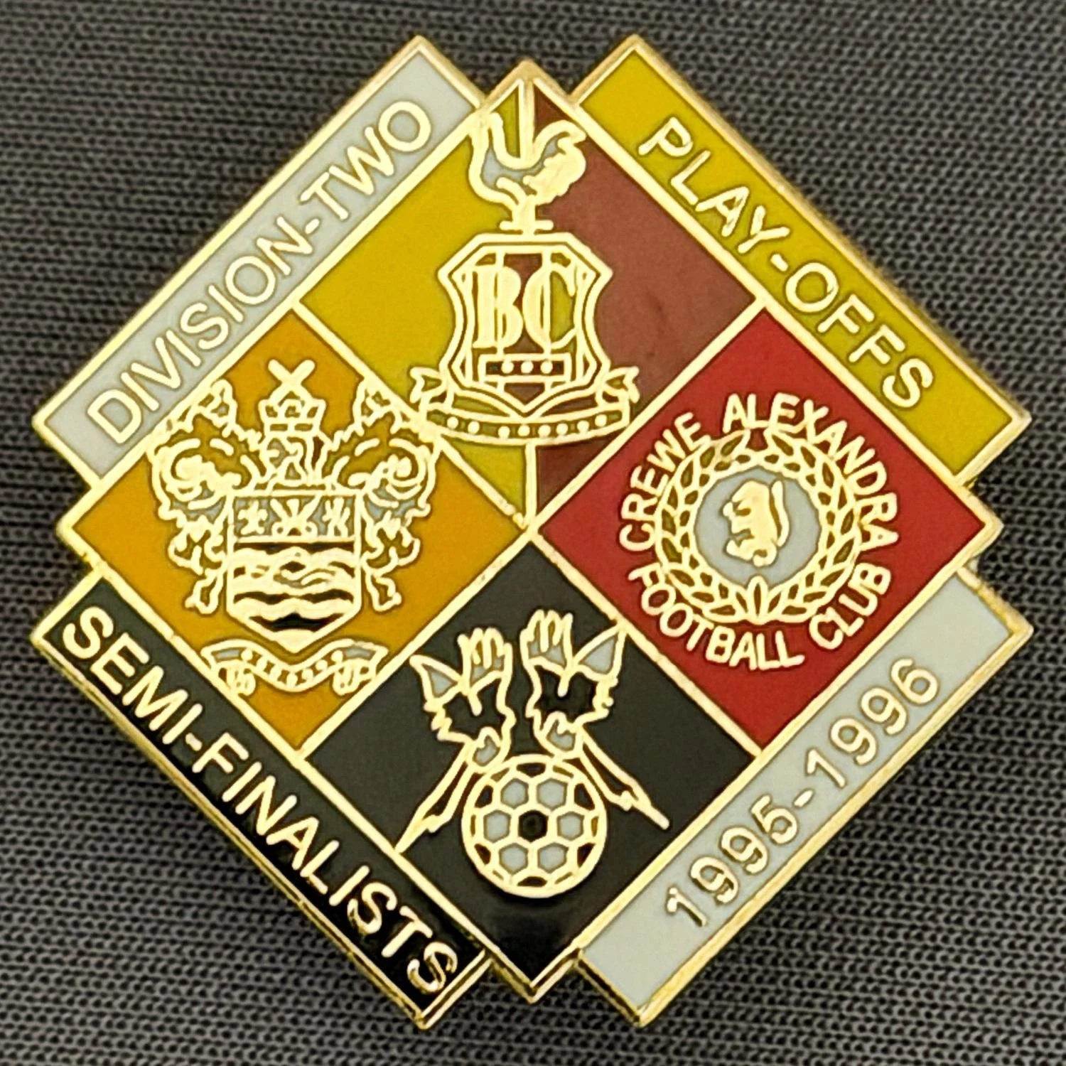 Reference Number: BCOFIX048
Size: H 29.8 mm x W 30 mm
Pin Type: Double Metal Clutch
Plating: Gold
Value: £8
Manufacturer: Unknown
Comments: 1987-1988 Play Off Semi Finalists Black, White & Amber Version, Limited Edition 50