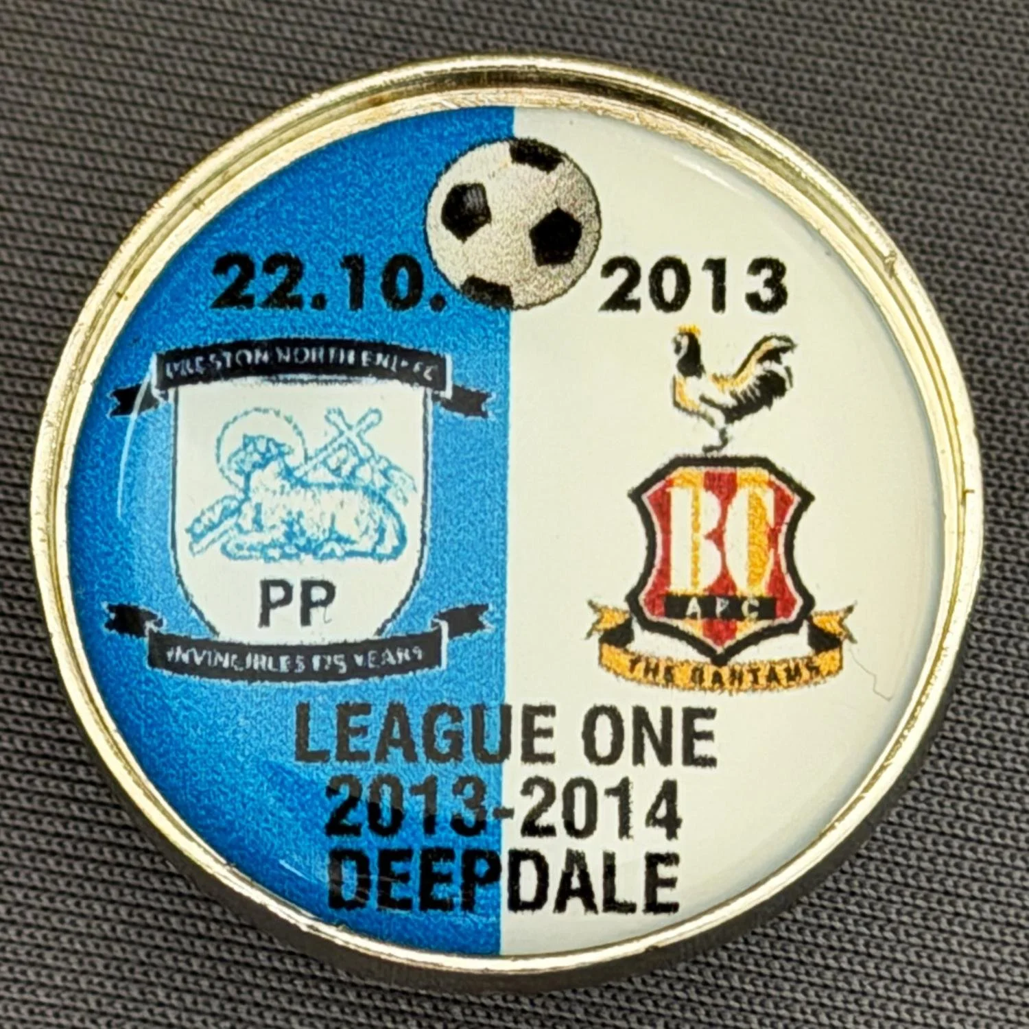 Reference Number: BCOFIX152
Size: D 28.6 mm
Pin Type: Metal Clutch
Plating: Silver
Value: £4
Manufacturer: Unknown
Comments: Preston North End v Bradford City League One, 2013 /14