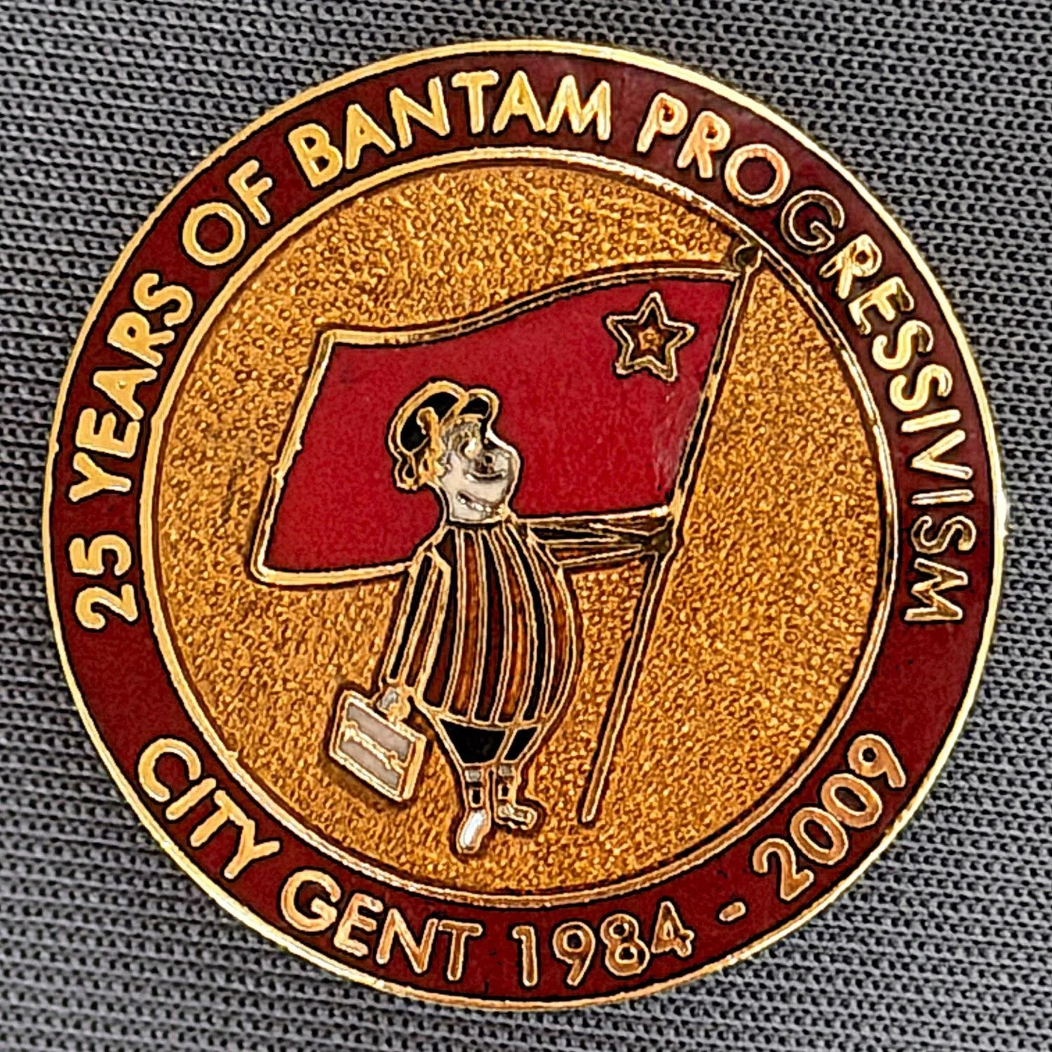 Reference Number: BCGEN043
Size: D 26.2 mm 
Pin Type: Brooch Pin
Plating: Gold
Value: £8
Manufacturer: Bradford City Badges
Comments: City Gent Magazine 25 Year Badge, Limited Edition of 200