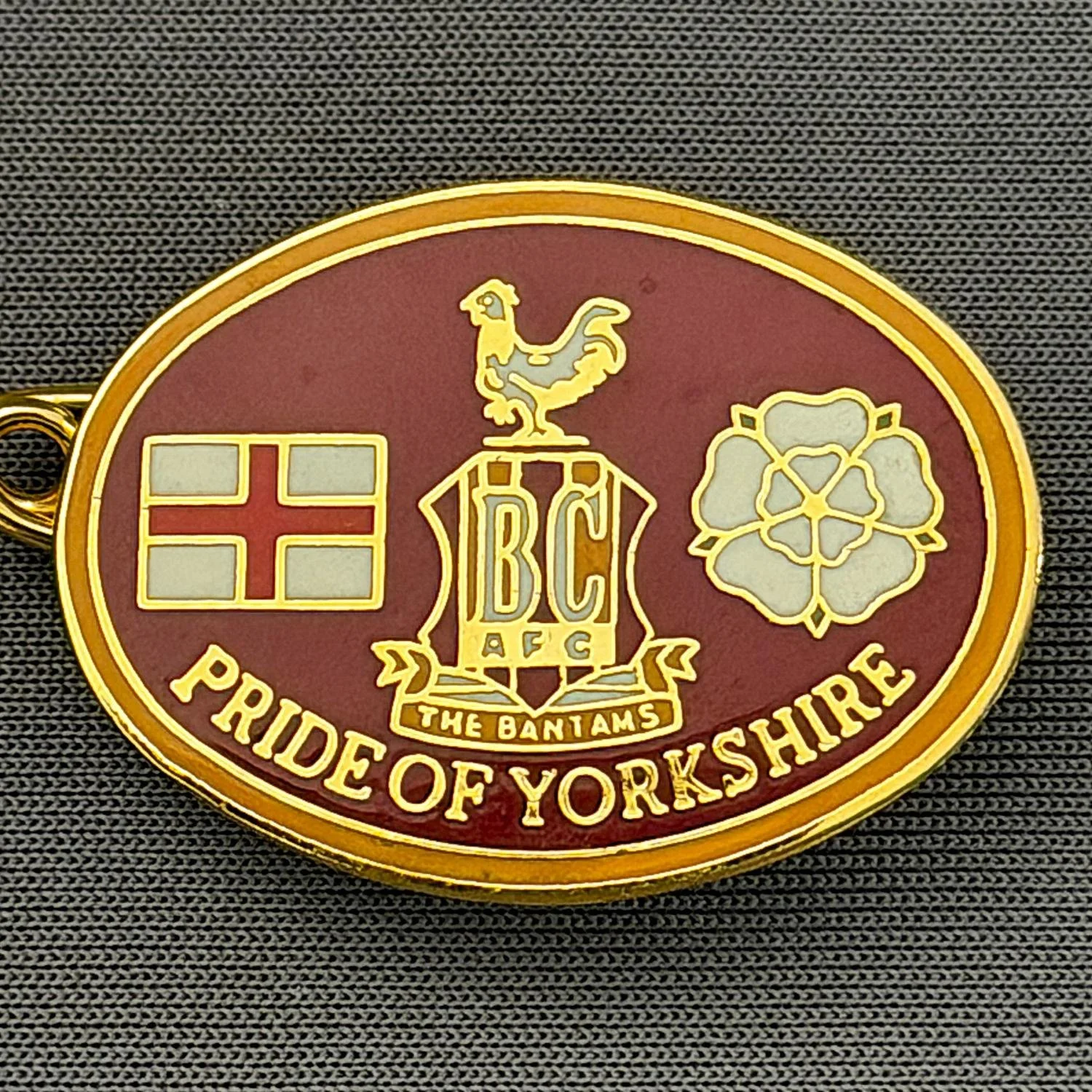 Reference Number: BCMUL005
Size: H 22 mm x W 29.8 mm
Pin Type: Brooch Pin
Plating: Gold
Value: £6
Manufacturer: Unknown
Comments: Claret & Amber, Pride of Yorkshire, St George's Flag, Yorkshire Rose