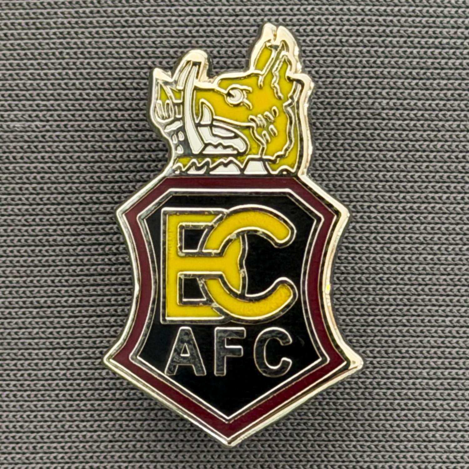 Reference Number: BCBOH076
Size: H 24.1 mm x W 14.9 mm
Pin Type: Brooch Pin
Plating: Silver
Value: £6
Manufacturer: Unknown
Comments: Black, Claret & Amber Boar's Head Shield