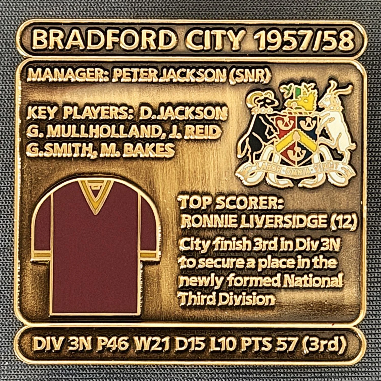 Reference Number: BCDEC104
Size: H 41.1 mm x W 42 mm
Pin Type: Double Metal Clutch
Plating: Antique Gold
Value: £8
Manufacturer: Historic Sports Badges Ltd
Comments: 1957/58 Season