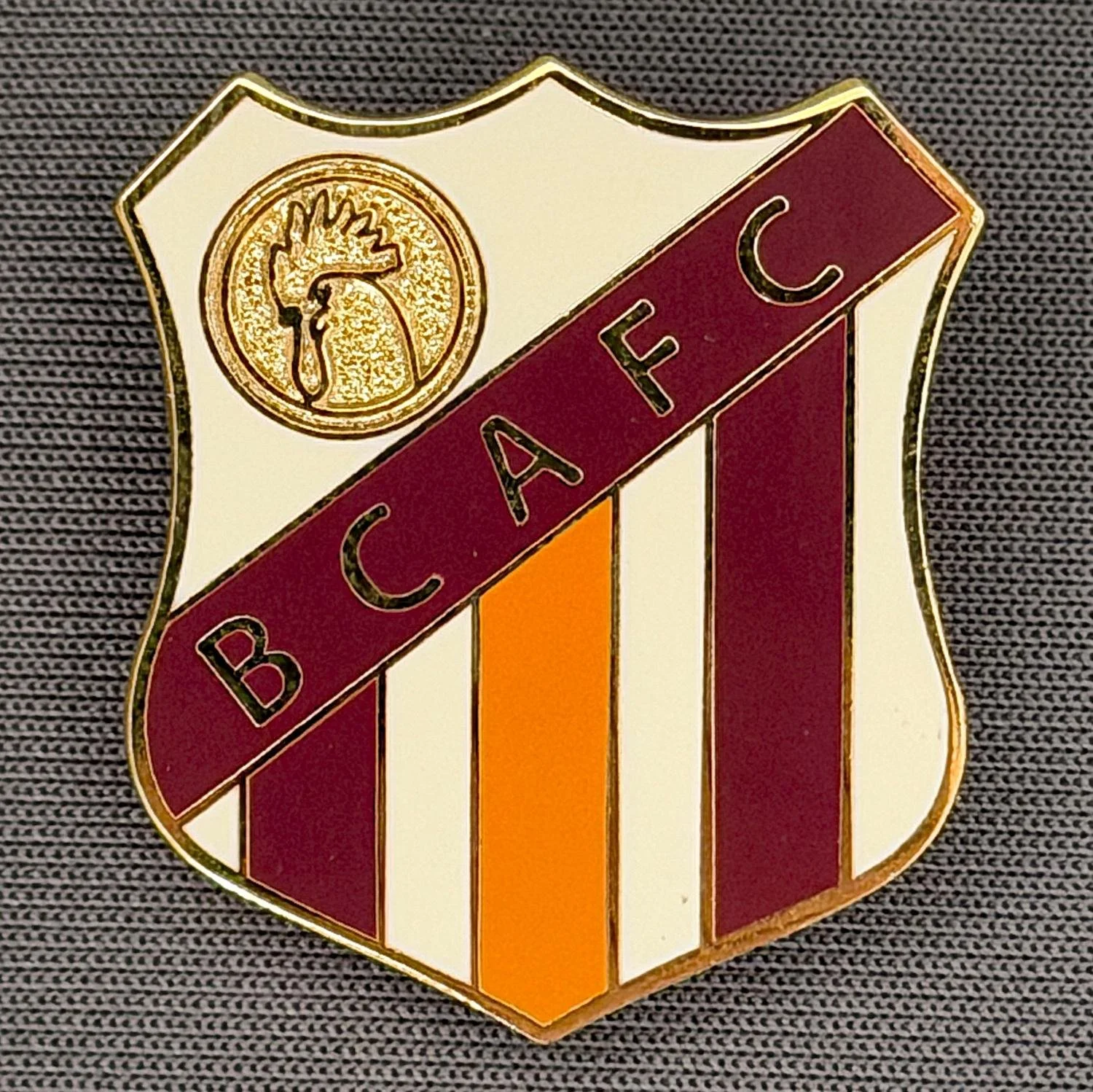 Reference Number: BCBAN020
Size: H 28.2 mm x W 24.7 mm
Pin Type: Brooch Pin
Plating: Gold
Value: £8
Manufacturer: Paraders
Comments: White, Claret & Amber Bantam Shield