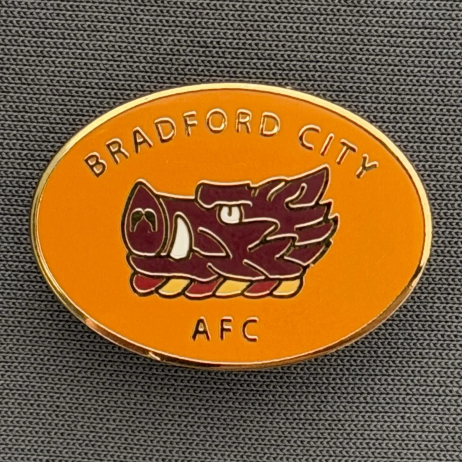 Reference Number: BCBOH049
Size: H 18 x W 25.3 mm
Pin Type: Brooch Pin
Plating: Gold
Value: £8
Manufacturer: Paraders
Comments: Claret Boar's Head in Amber Oval 