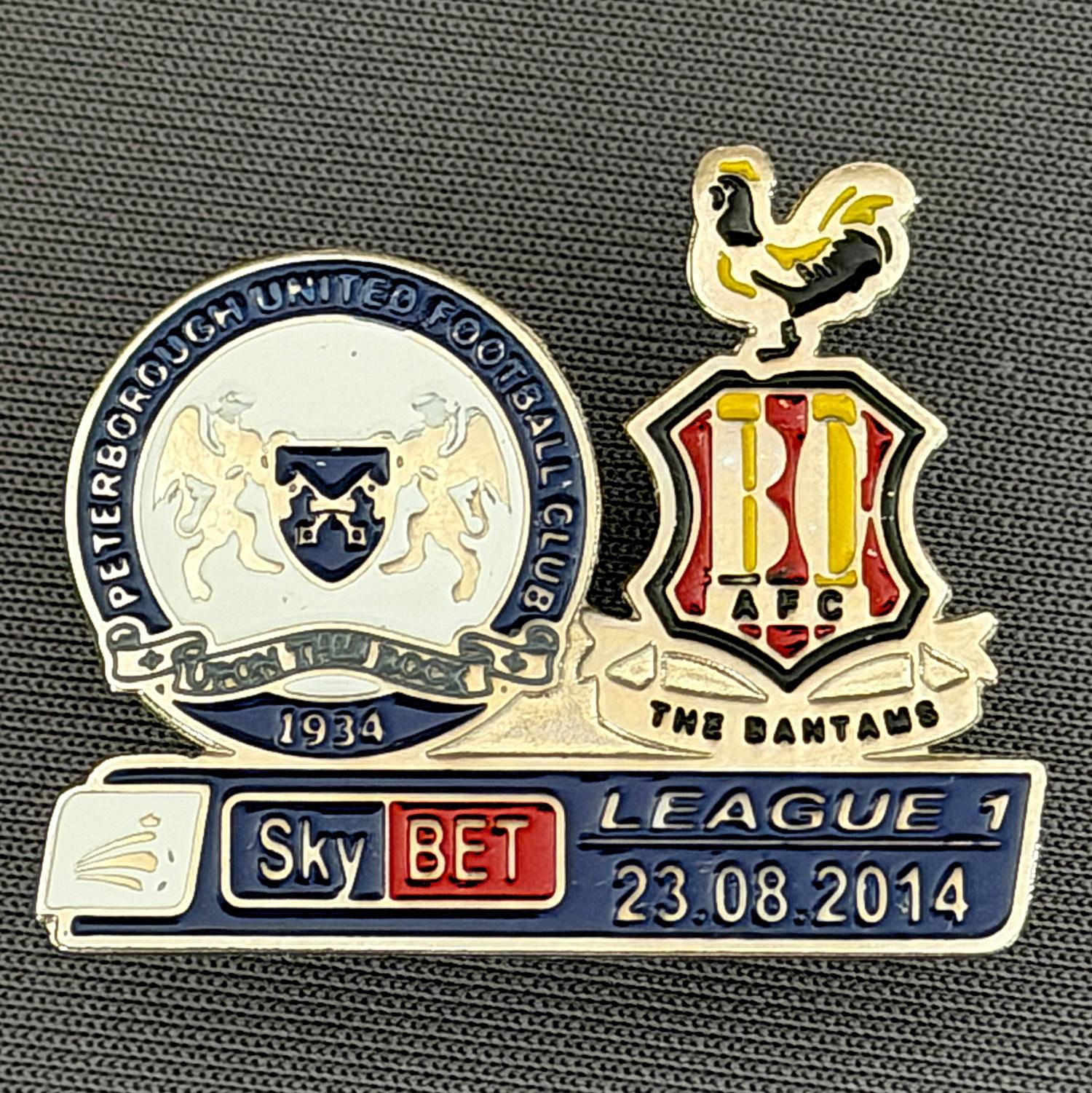 Reference Number: BCOFIX153
Size: H 25.9 mm x W 31.5 mm
Pin Type: Metal Clutch
Plating: Silver
Value: £5
Manufacturer: Unknown
Comments: Peterborough v Bradford City League One 2014