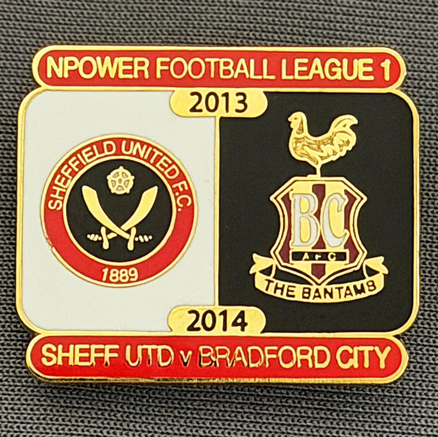Reference Number: BCOFIX077
Size: H 21.7 mm x W 25.6 mm
Pin Type: Brooch Pin
Plating: Gold
Value: £5
Manufacturer: Unknown
Comments: Sheffield United v Bradford City, League One, White & Black Version