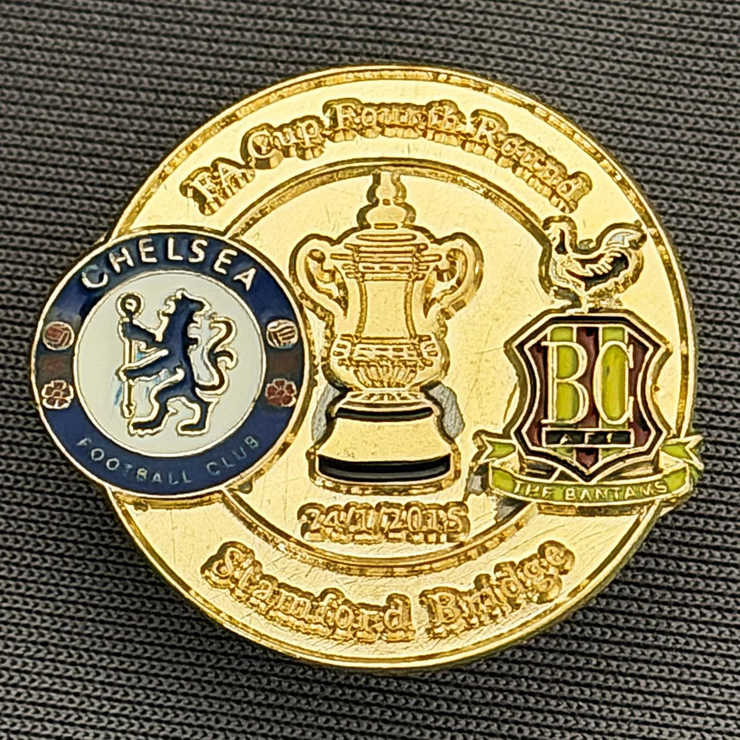 Reference Number: BCFAC097
Size: H 23.3 mm x W 25.3 mm
Pin Type: Metal Clutch
Plating: Gold
Value: £4
Manufacturer: Dan Lloyd
Comments: F.A. Cup Fourth Round 2014/15, Away v Chelsea, Gold Version
