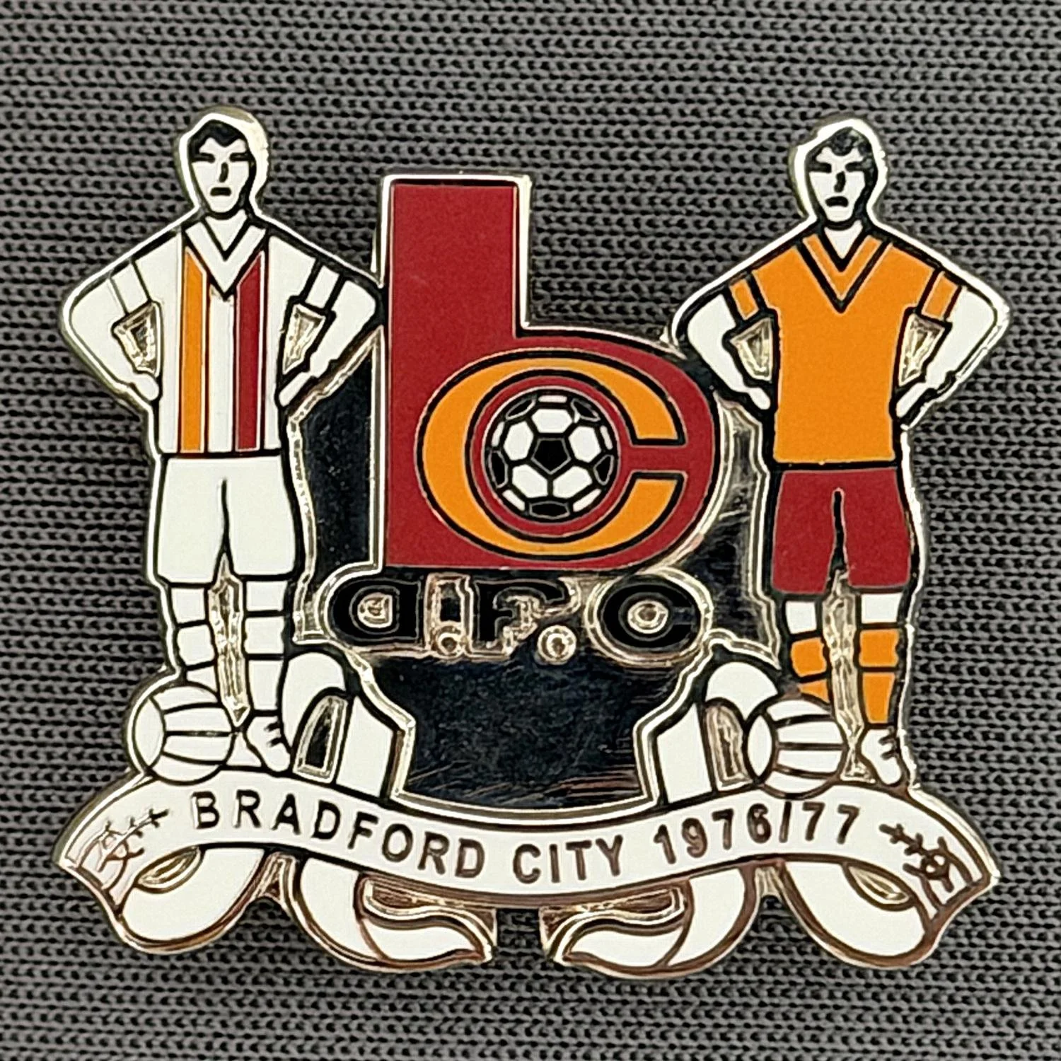 Reference Number: BCEVE054
Size: H 23 mm x W 25.2 mm
Pin Type: Brooch Pin
Plating: Silver
Value: £8
Manufacturer: Paraders
Comments: Bradford City 1976-77