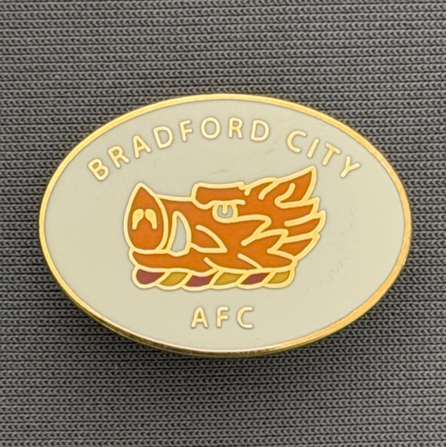Reference Number: BCBOH050
Size: H 18 x W 25.3 mm
Pin Type: Brooch Pin
Plating: Gold
Value: £8
Manufacturer: Paraders
Comments: Amber Boar's Head in White Oval