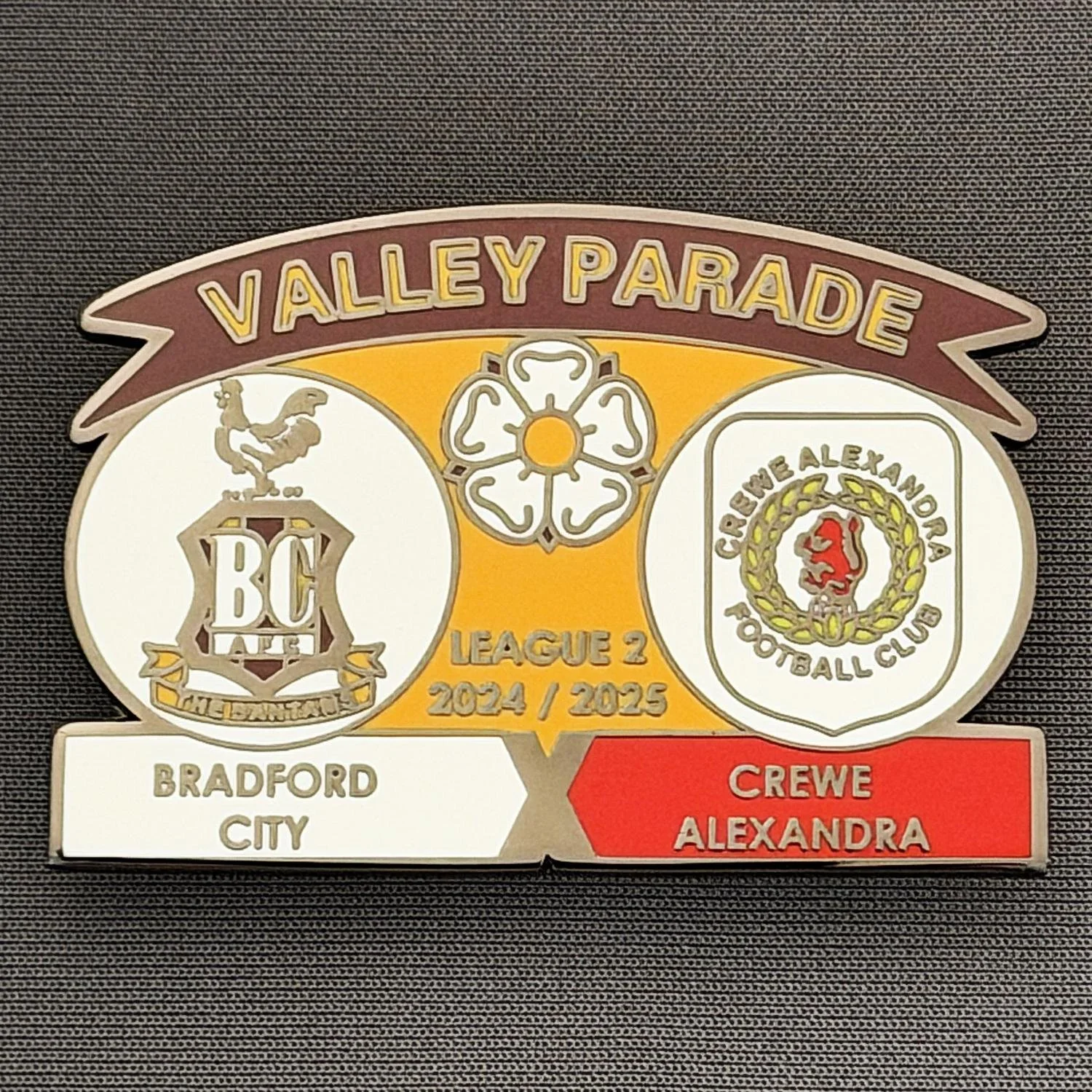 Reference Number: BCFIX436
Size: H 34.3 mm x W 50 mm
Pin Type: Brooch Pin
Plating: Black Nickel
Value: £5
Manufacturer: Unknown
Comments: Bradford City v Crewe Alexandra 2024/25.