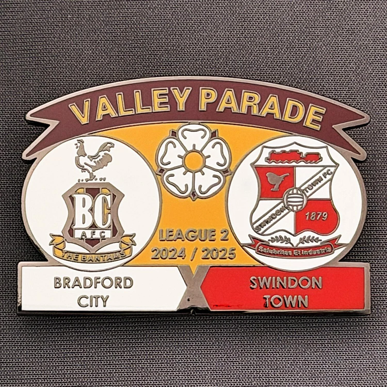 Reference Number: BCFIX424
Size: H 34.3 mm x W 50 mm
Pin Type: Brooch Pin
Plating: Black Nickel
Value: £5
Manufacturer: Unknown
Comments: Bradford City v Swindon Town 2024/25.