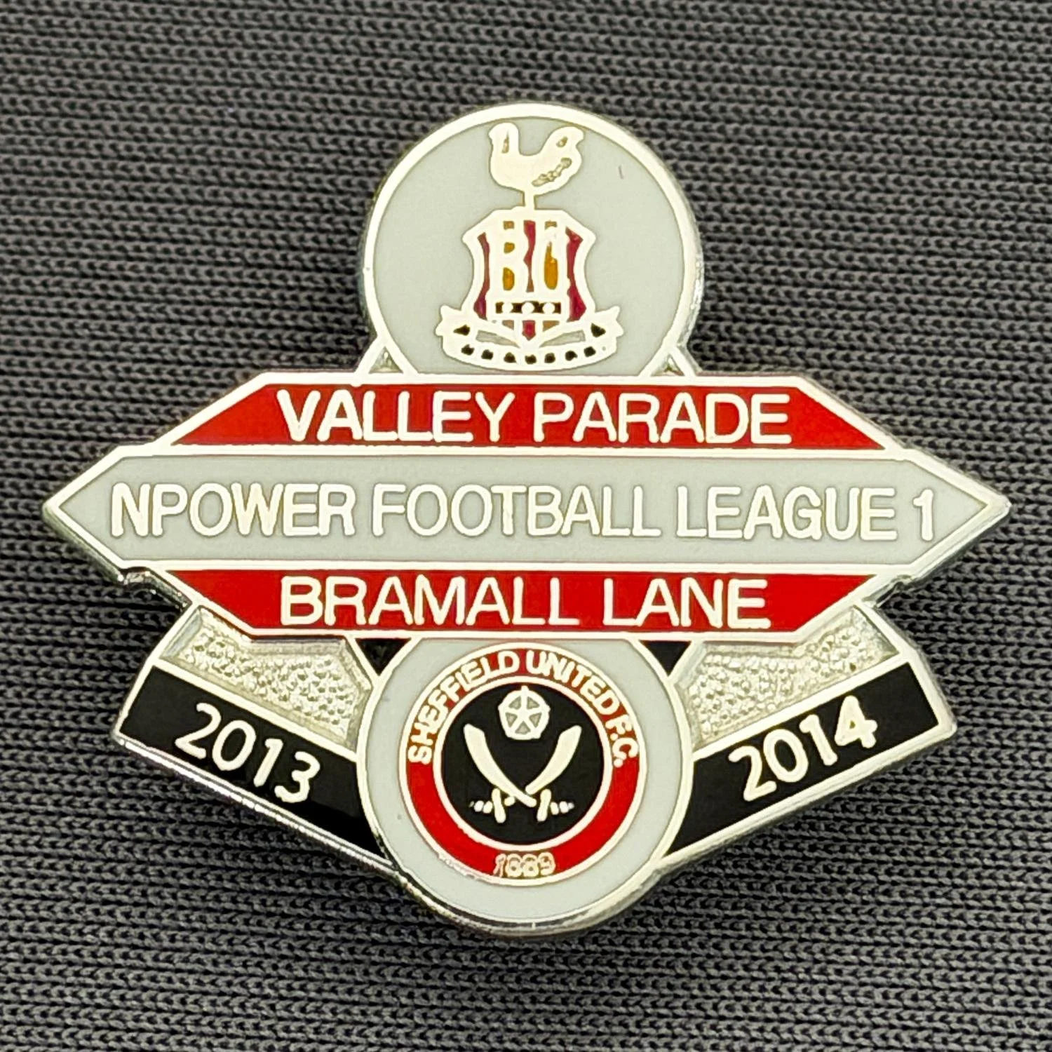 Reference Number: BCOFIX089
Size: H 22.5 mm x W 25.6 mm
Pin Type: Brooch Pin
Plating: Chrome
Value: £5
Manufacturer: Unknown
Comments: Bradford City v Sheffield United, League One, White, Red & White Version