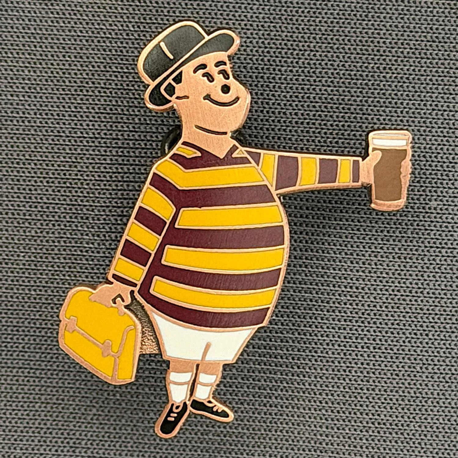 Reference Number: BCGEN098
Size: H 28.8 mm x W 20.9 mm
Pin Type: Brooch Pin
Plating: Antique Copper
Value: £20
Manufacturer: Bradford City Badges
Comments: City Gent Beer, Amber Briefcase. One Off Badge.