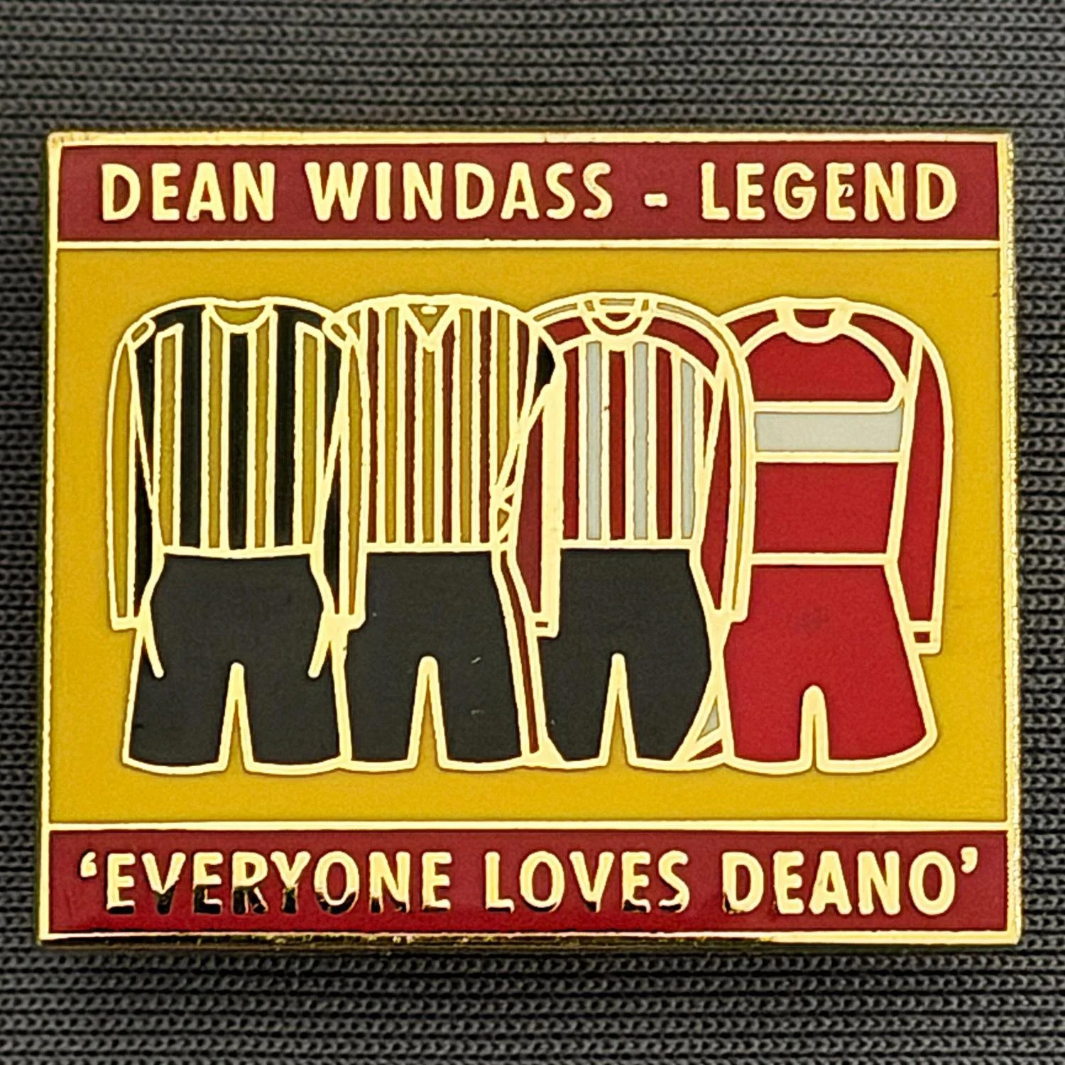 Reference Number: BCUN034
Size: H 24 mm x W 28.1 mm
Pin Type: Brooch Pin
Plating: Gold
Value: £6
Manufacturer: Unknown
Comments: Dean Windass Legend, Everyone Loves Deano, Claret & Amber Version