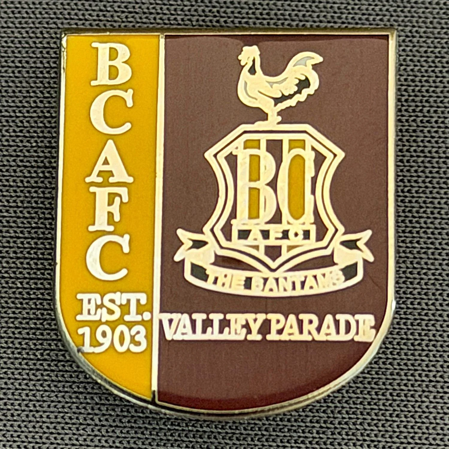 Reference Number: BCC&L155
Size: H 22.3 mm x 18.8 mm
Pin Type: Brooch Pin
Plating: Silver
Value: £6
Manufacturer: Unknown
Comments: BCAFC Amber & Claret Crest Shield
