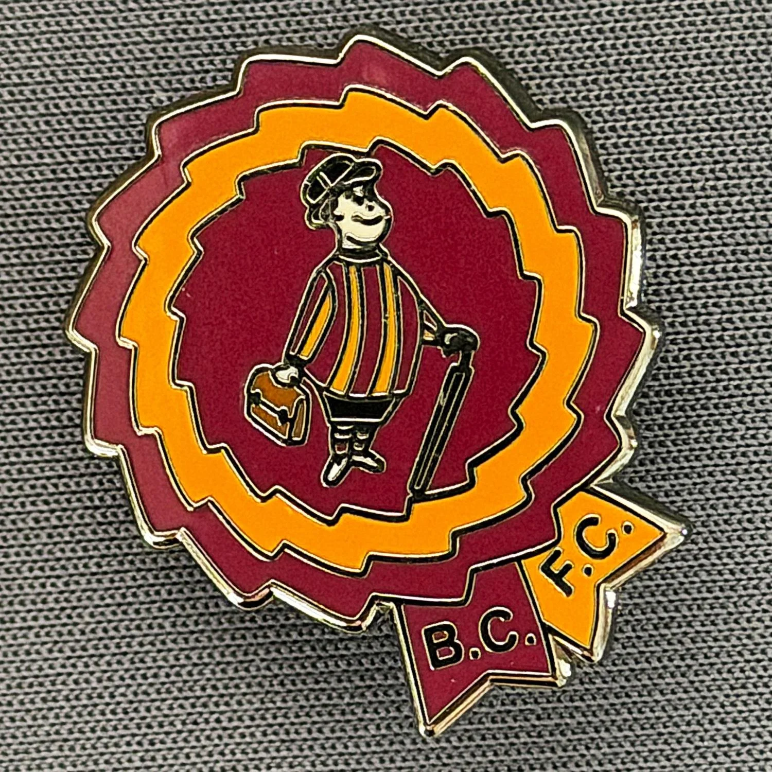 Reference Number: BCGEN125
Size: H 24.5 mm x W 20.9 mm
Pin Type: Brooch Pin
Plating: Black Nickel
Value: £6
Manufacturer: Unknown
Comments: Amber & Claret City Gent Rosette.