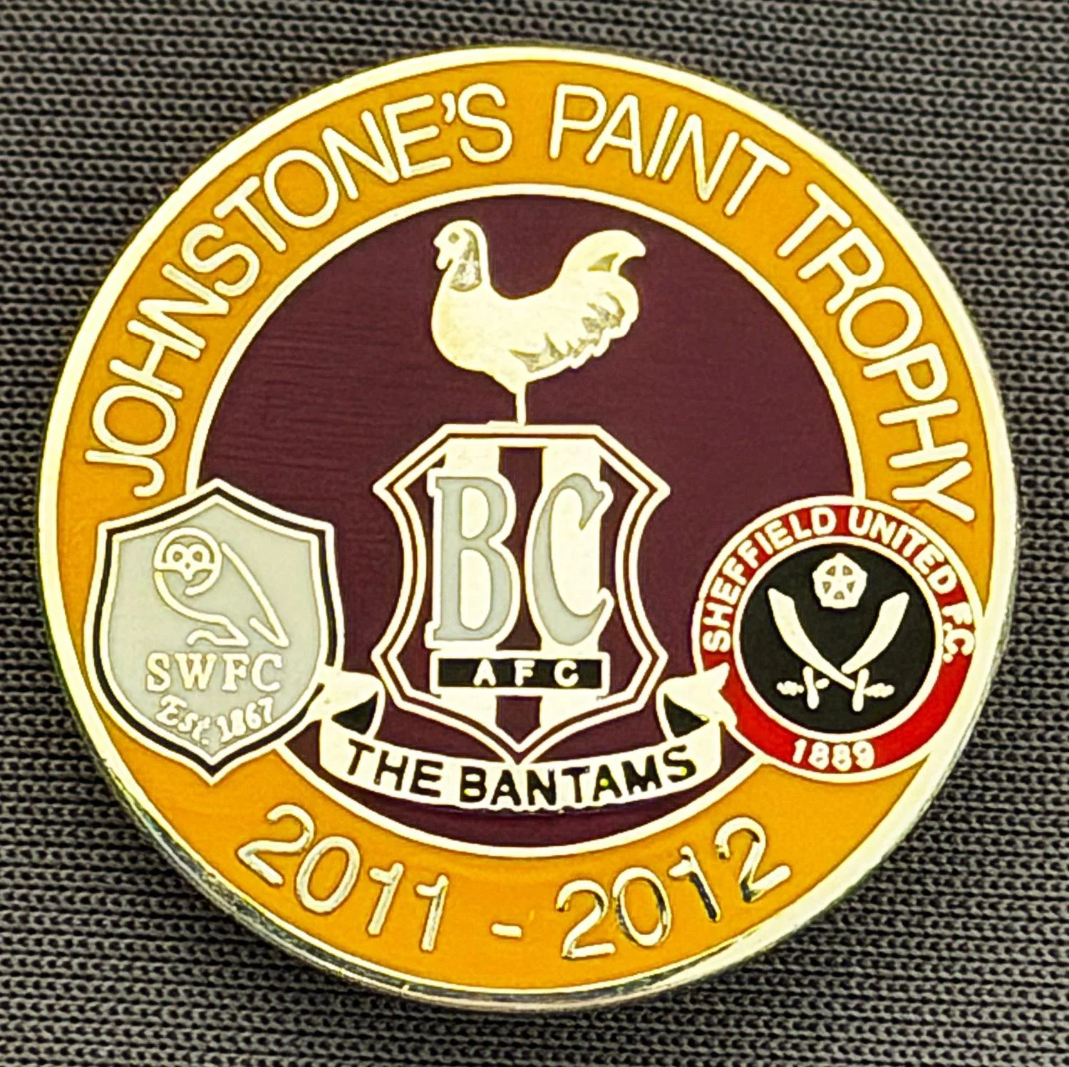 Reference Number: BCOFIX071
Size: D 25.8 mm
Pin Type: Brooch Pin
Plating: Chrome
Value: £5
Manufacturer: Unknown
Comments: Johnstones Paint Trophy 2011/12 Bradford City, Sheff United, Sheffield Wednesday, Amber & Claret Version