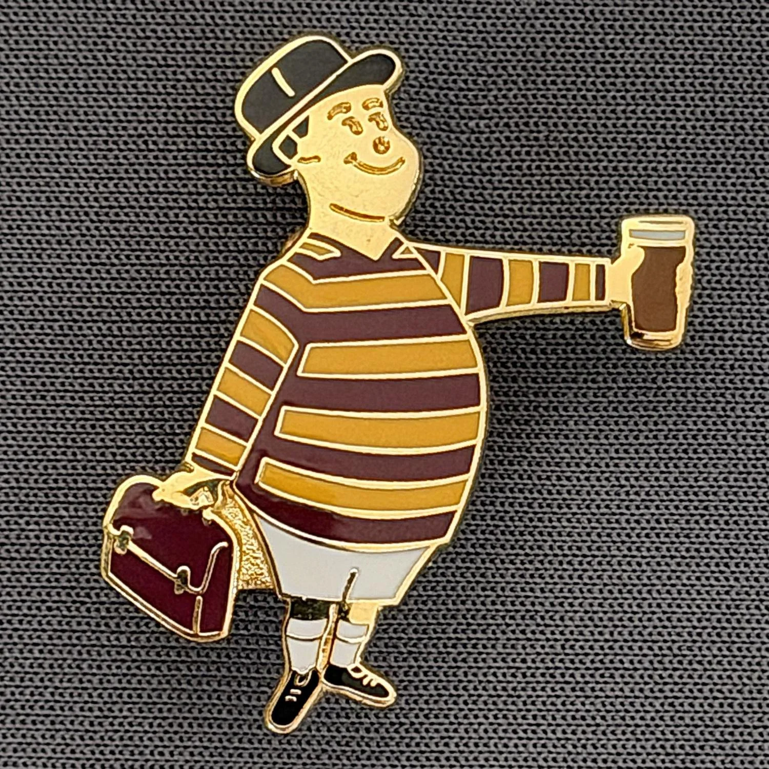 Reference Number: BCGEN069
Size: H 28.8 mm x W 20.9 mm
Pin Type: Brooch Pin
Plating: Gold
Value: £20
Manufacturer: Bradford City Badges
Comments: City Gent Beer, Claret Briefcase. One Off Badge.